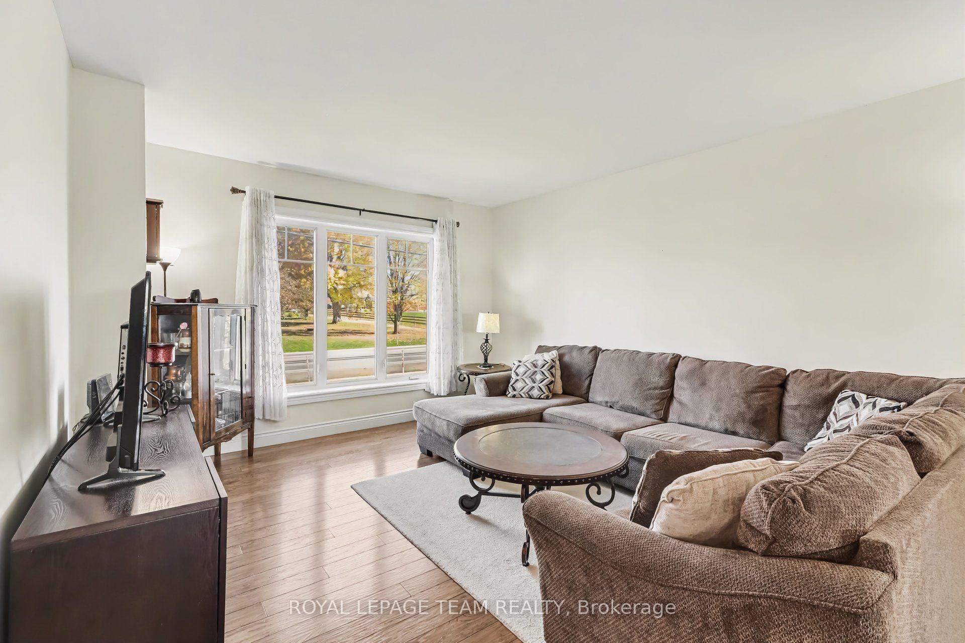 Photo 6 of 624 St Lawrence Street, North Dundas, Winchester — HOMEH