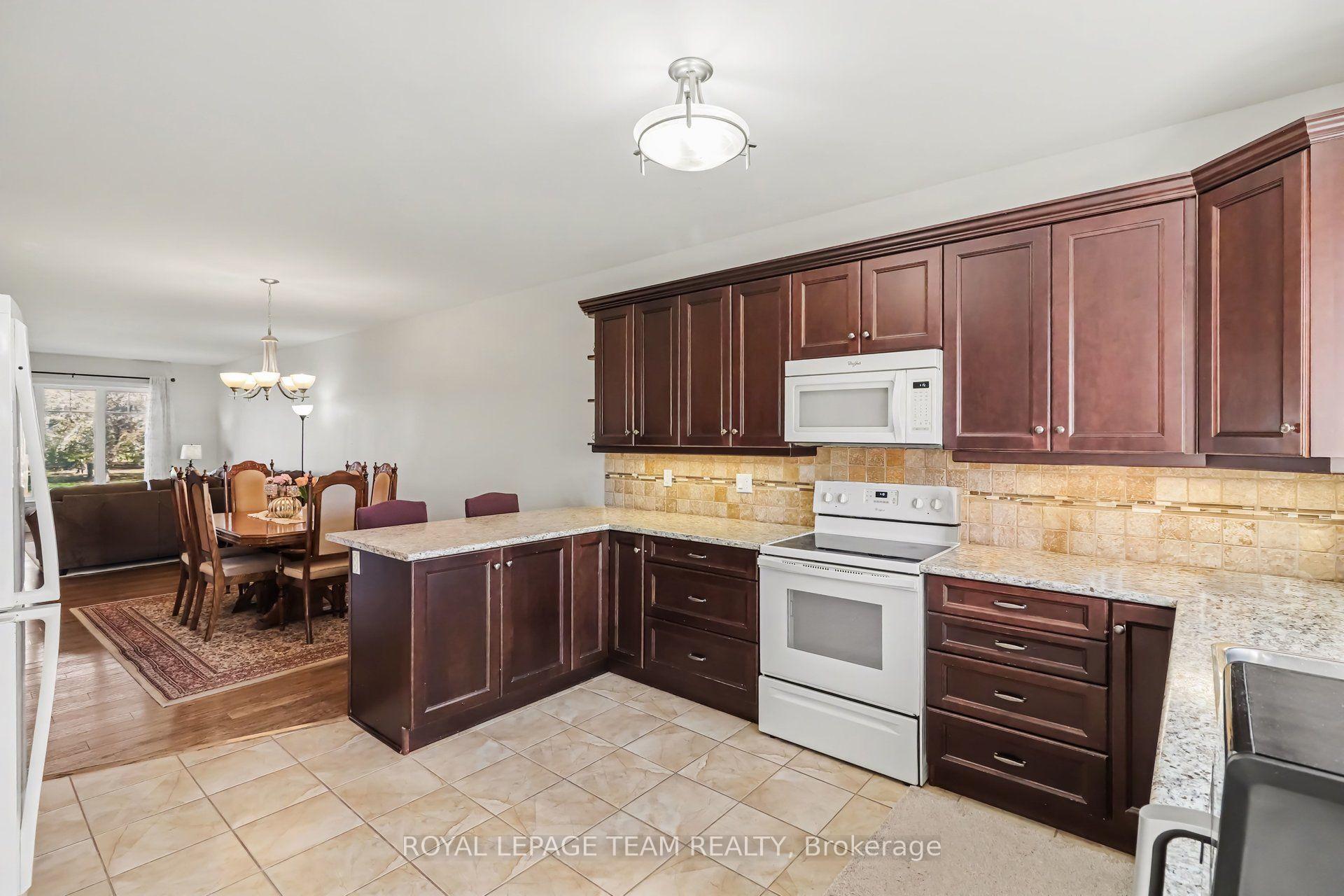 Photo 13 of 624 St Lawrence Street, North Dundas, Winchester — HOMEH