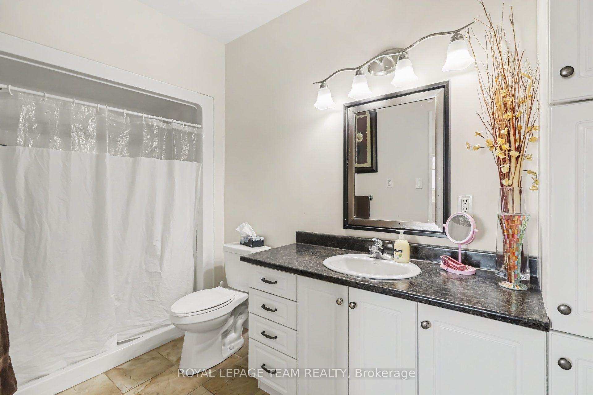 Photo 17 of 624 St Lawrence Street, North Dundas, Winchester — HOMEH