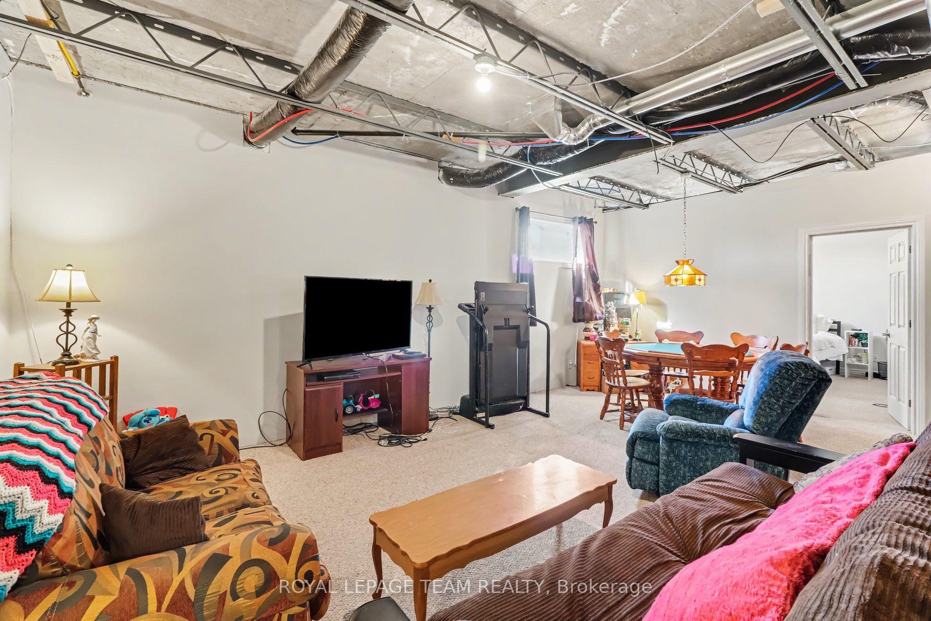 Photo 23 of 624 St Lawrence Street, North Dundas, Winchester — HOMEH