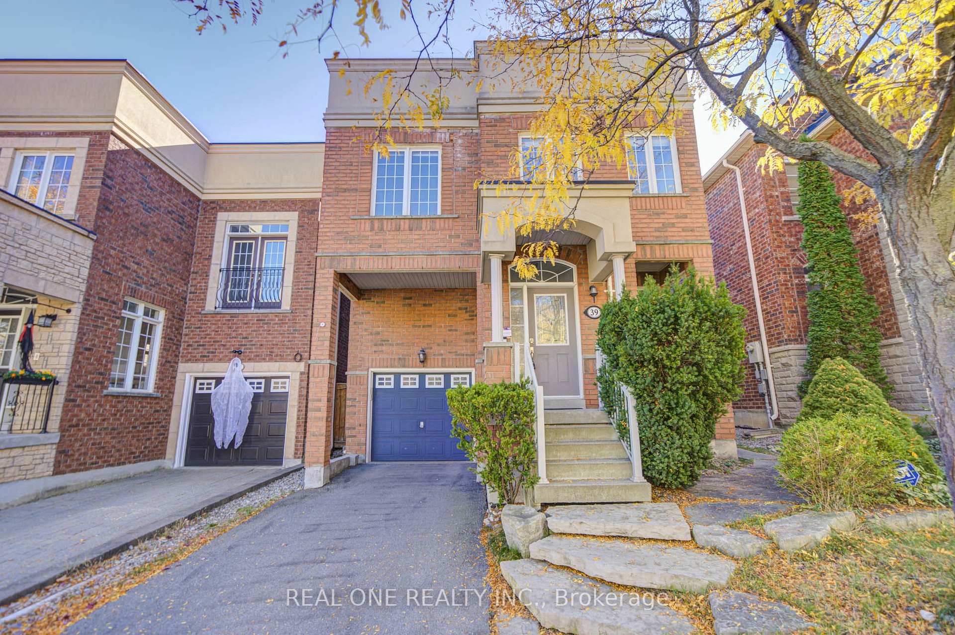 Photo 2 of 39 Balsamwood Road, Vaughan, Patterson — HOMEH