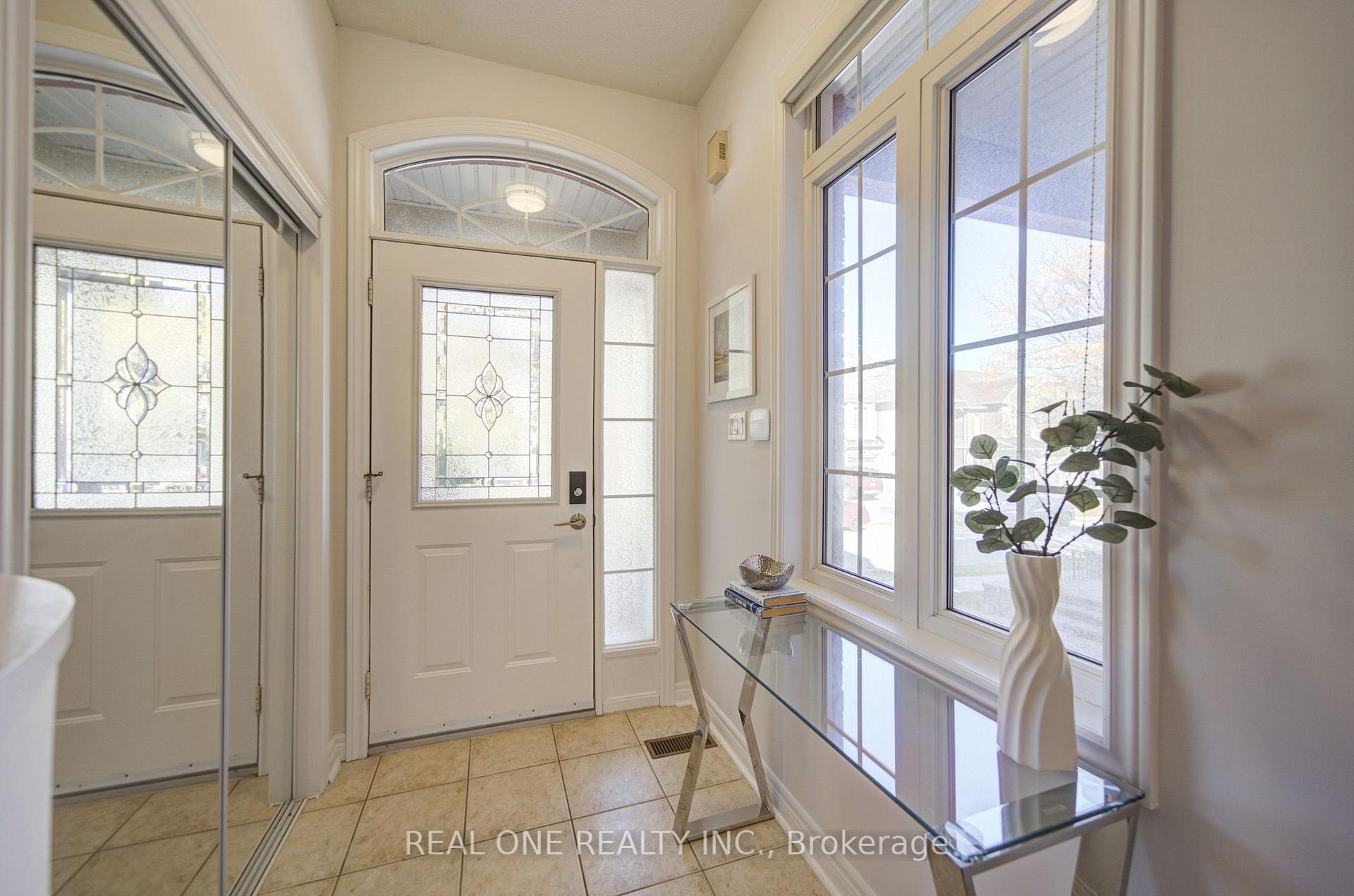 Photo 3 of 39 Balsamwood Road, Vaughan, Patterson — HOMEH