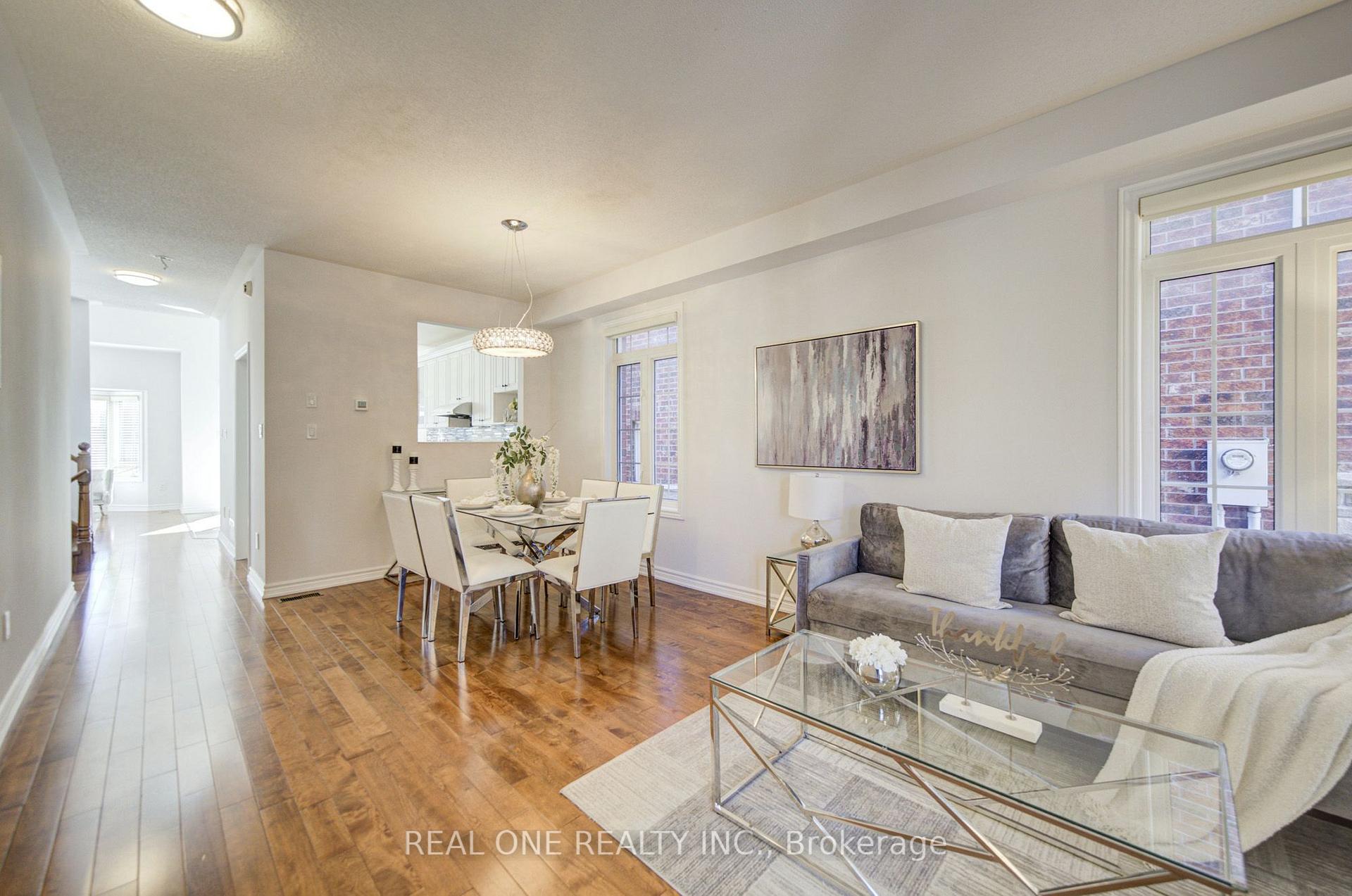 Photo 4 of 39 Balsamwood Road, Vaughan, Patterson — HOMEH