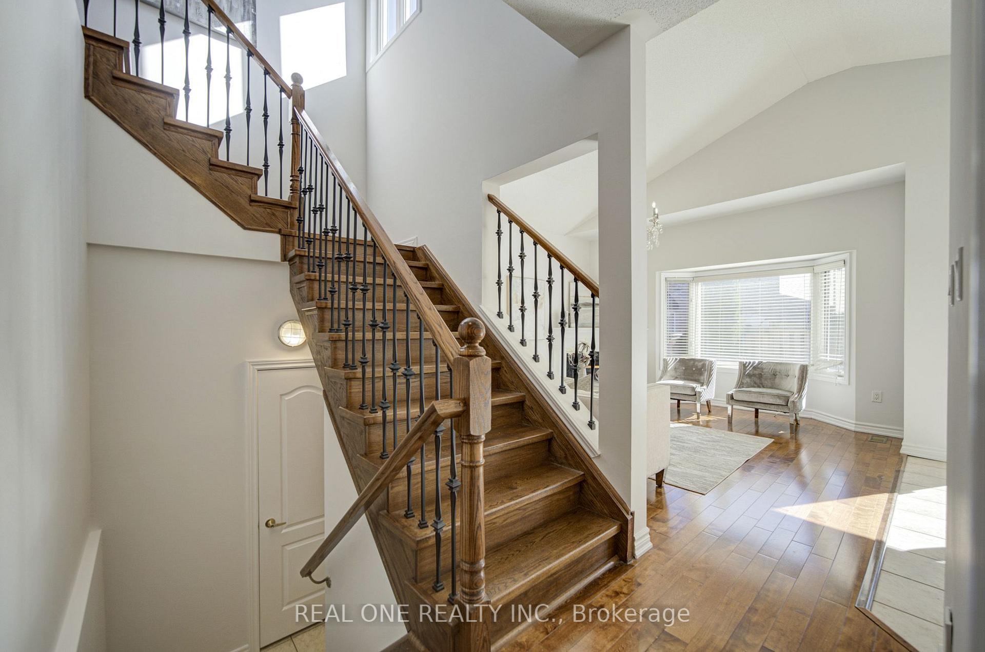 Photo 9 of 39 Balsamwood Road, Vaughan, Patterson — HOMEH