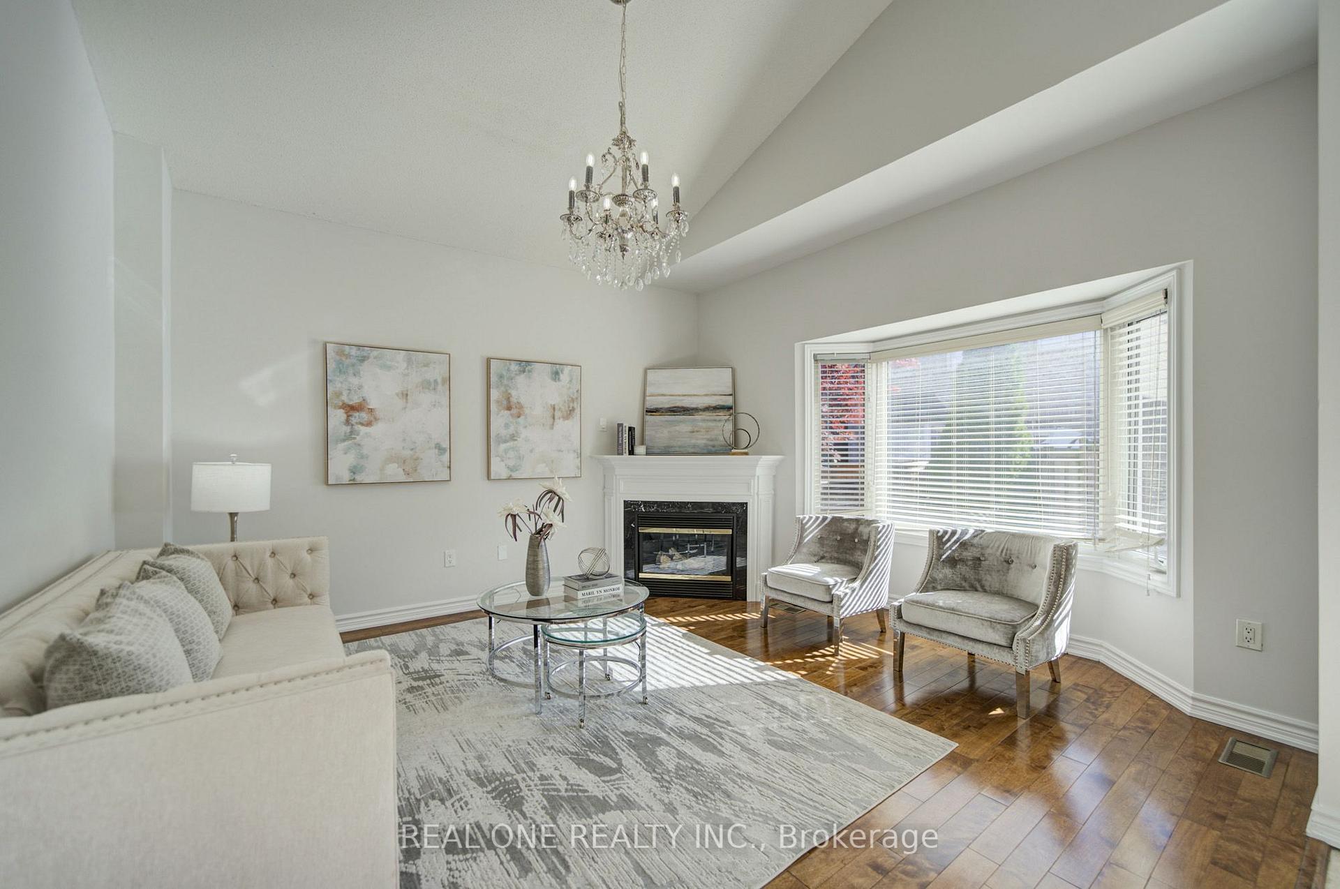 Photo 10 of 39 Balsamwood Road, Vaughan, Patterson — HOMEH