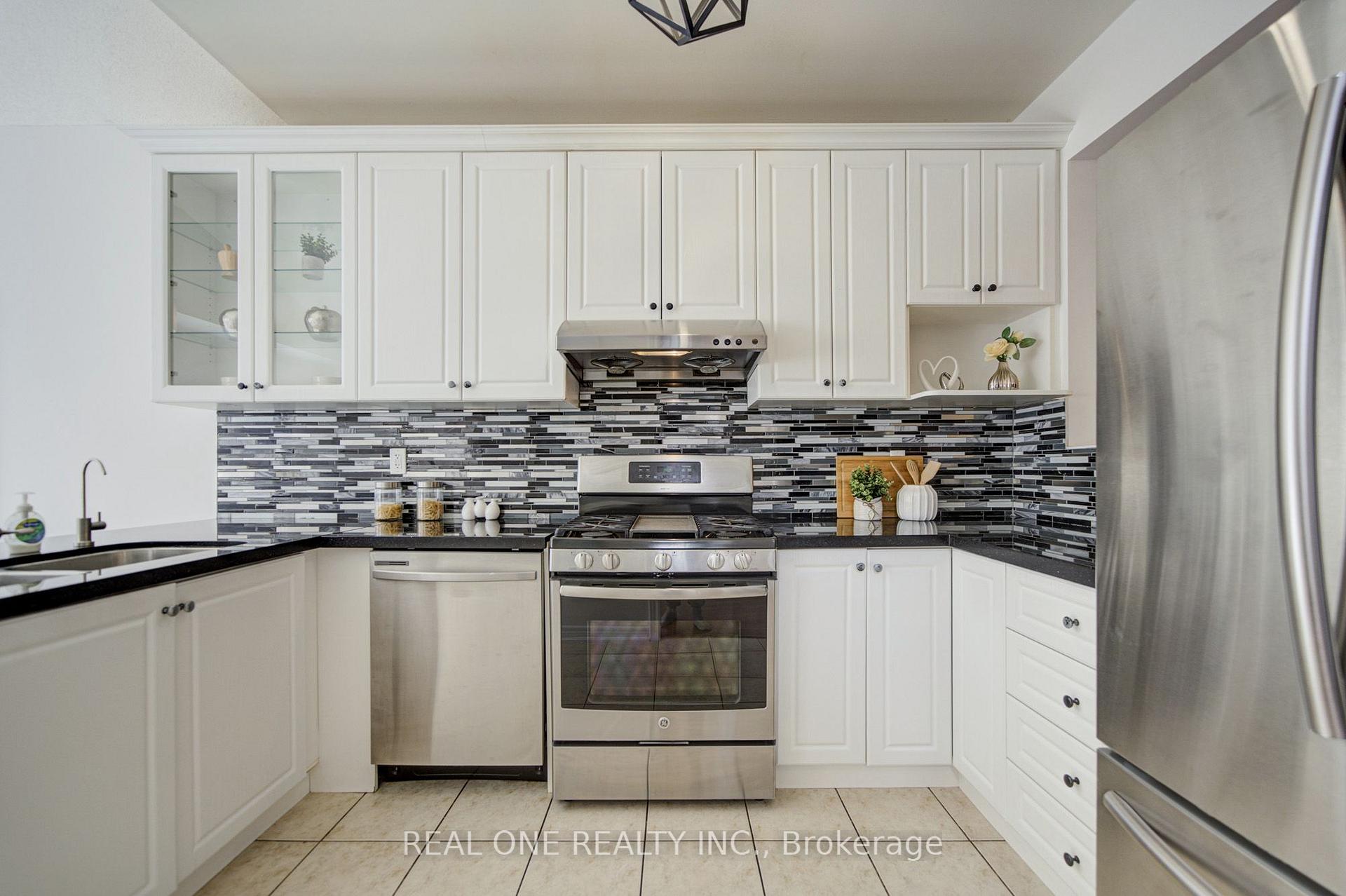 Photo 13 of 39 Balsamwood Road, Vaughan, Patterson — HOMEH