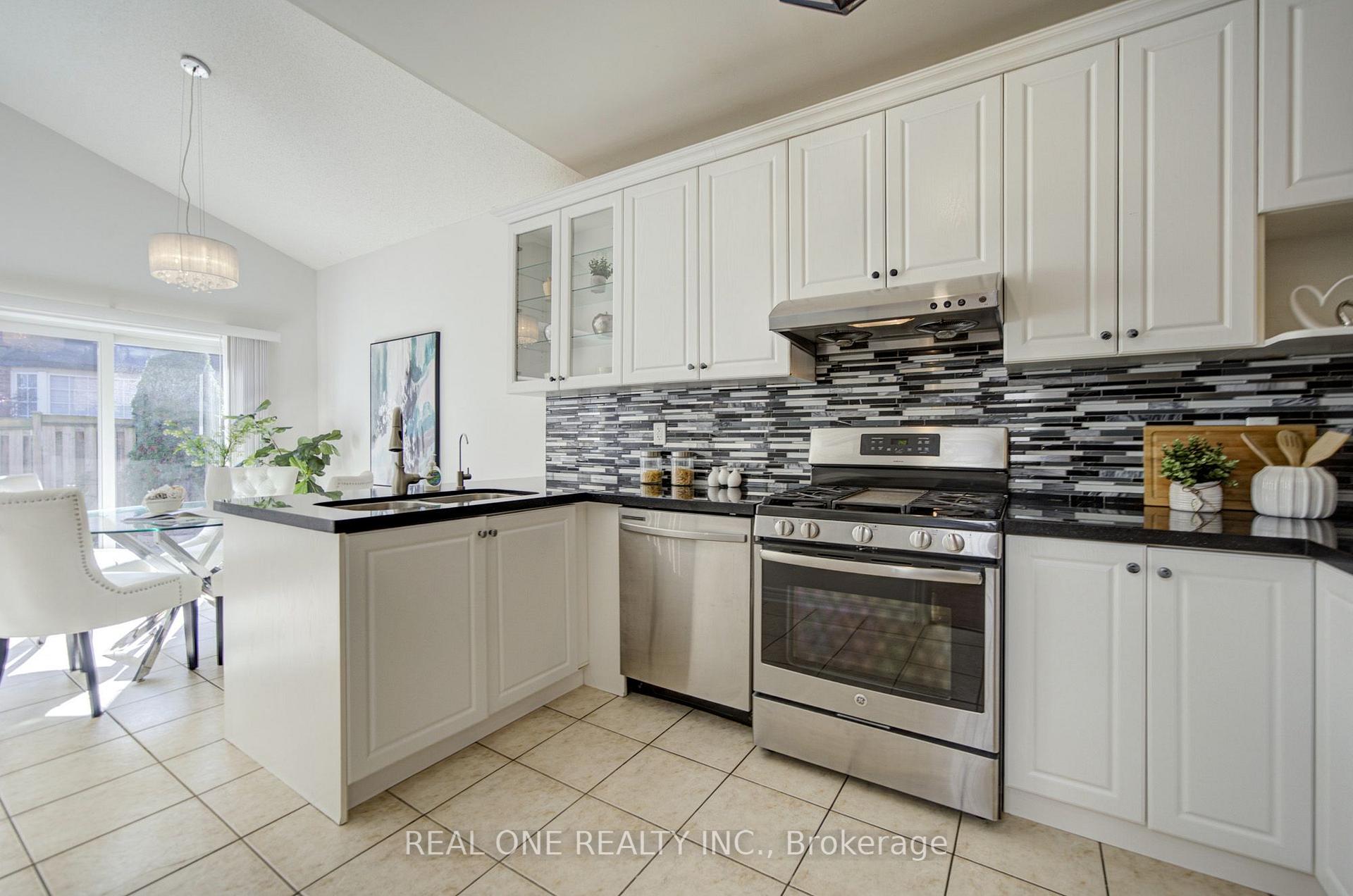 Photo 14 of 39 Balsamwood Road, Vaughan, Patterson — HOMEH