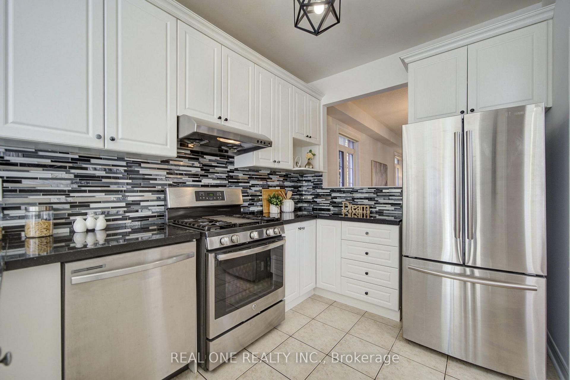 Photo 15 of 39 Balsamwood Road, Vaughan, Patterson — HOMEH