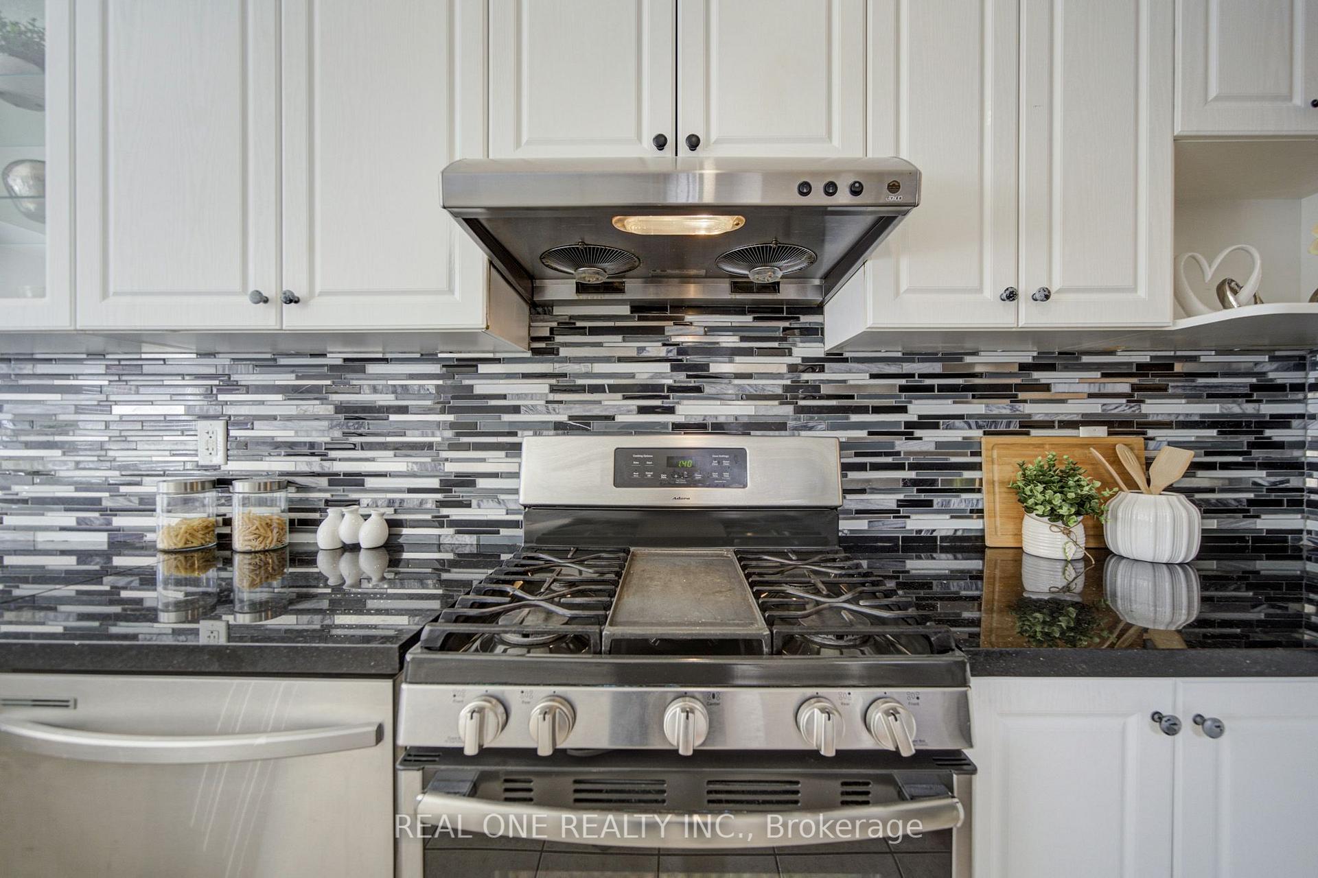 Photo 16 of 39 Balsamwood Road, Vaughan, Patterson — HOMEH
