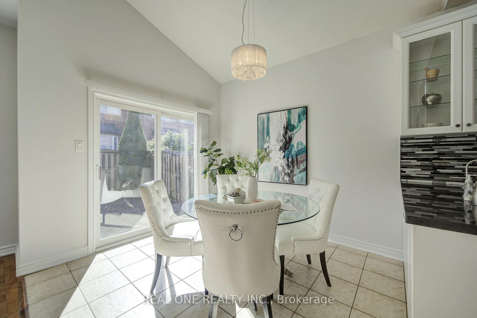 Photo 17 of 39 Balsamwood Road, Vaughan, Patterson — HOMEH