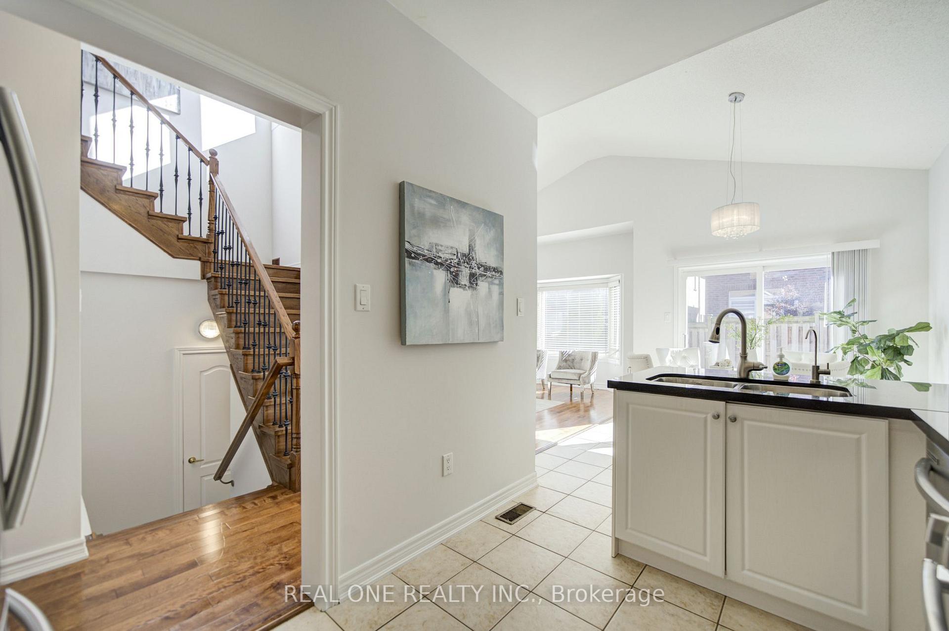 Photo 18 of 39 Balsamwood Road, Vaughan, Patterson — HOMEH
