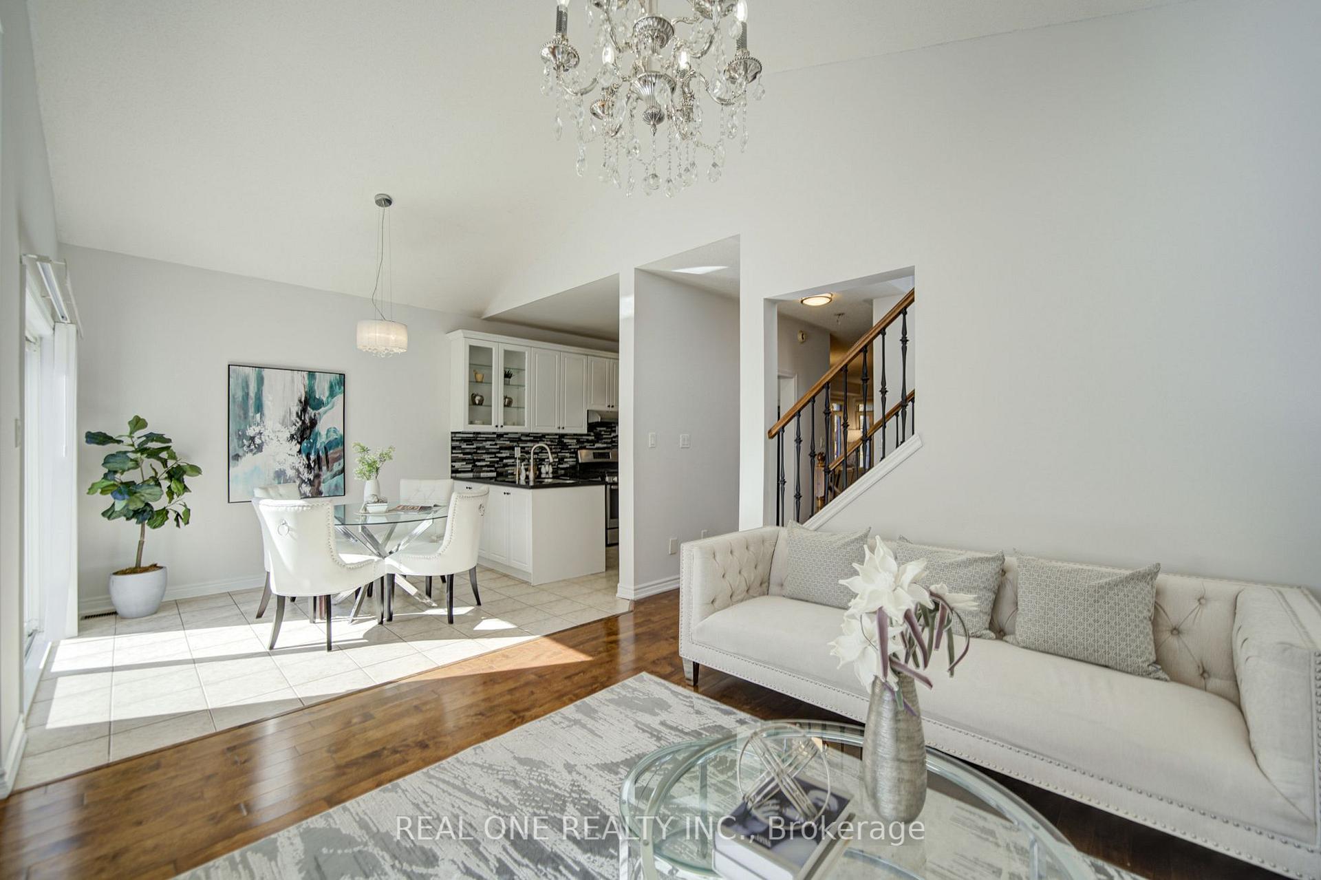 Photo 19 of 39 Balsamwood Road, Vaughan, Patterson — HOMEH