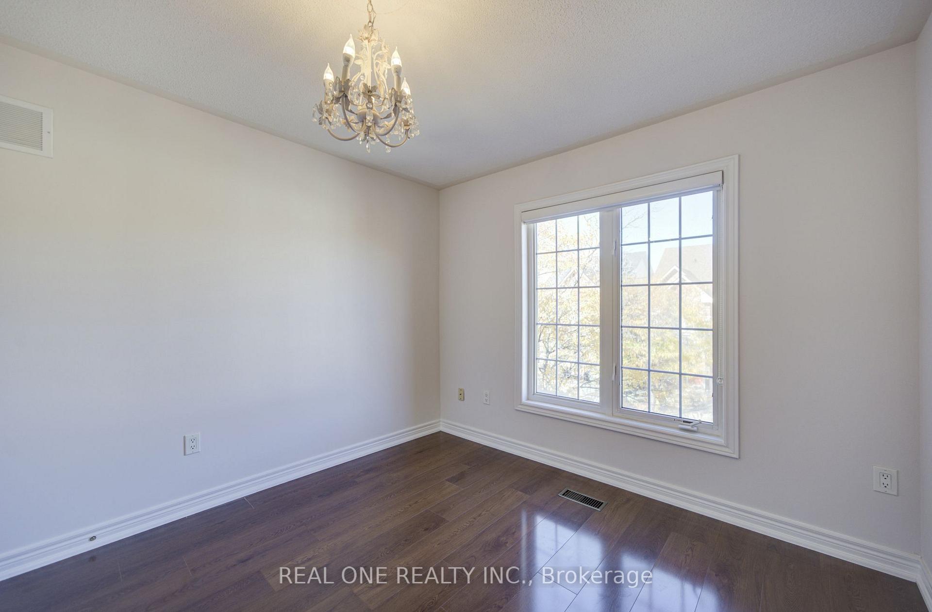 Photo 24 of 39 Balsamwood Road, Vaughan, Patterson — HOMEH