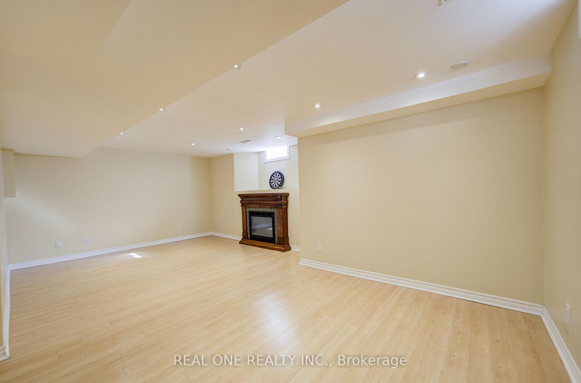 Photo 40 of 39 Balsamwood Road, Vaughan, Patterson — HOMEH