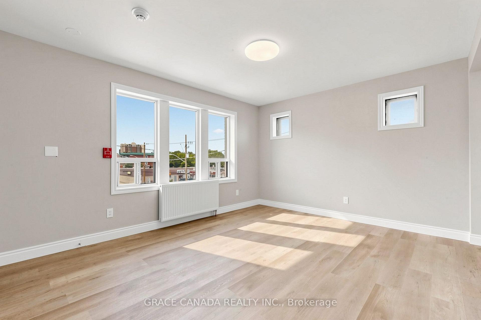Photo 3 of Unit Unit 11, 71 Sanford Avenue S, Hamilton, St. Clair — HOMEH