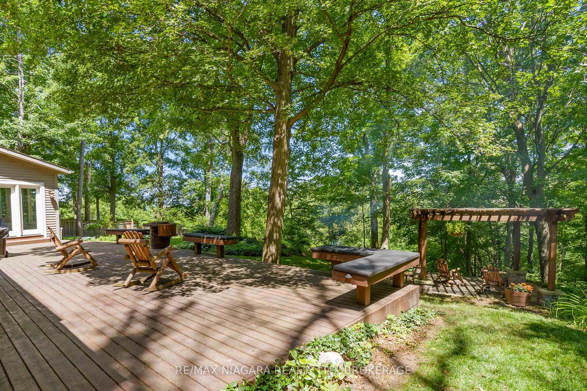 Photo 6 of 429 Ridge Road E, Grimsby, Grimsby Escarpment — HOMEH