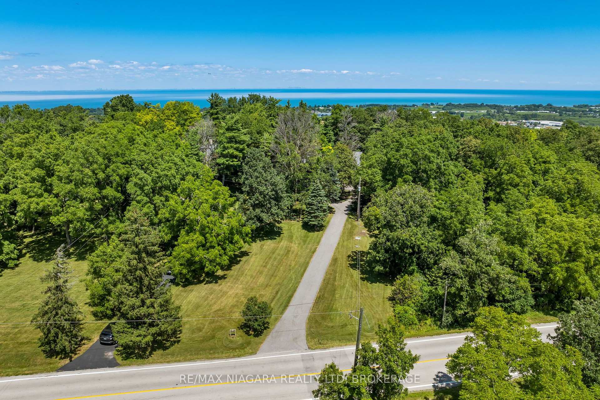 Photo 7 of 429 Ridge Road E, Grimsby, Grimsby Escarpment — HOMEH
