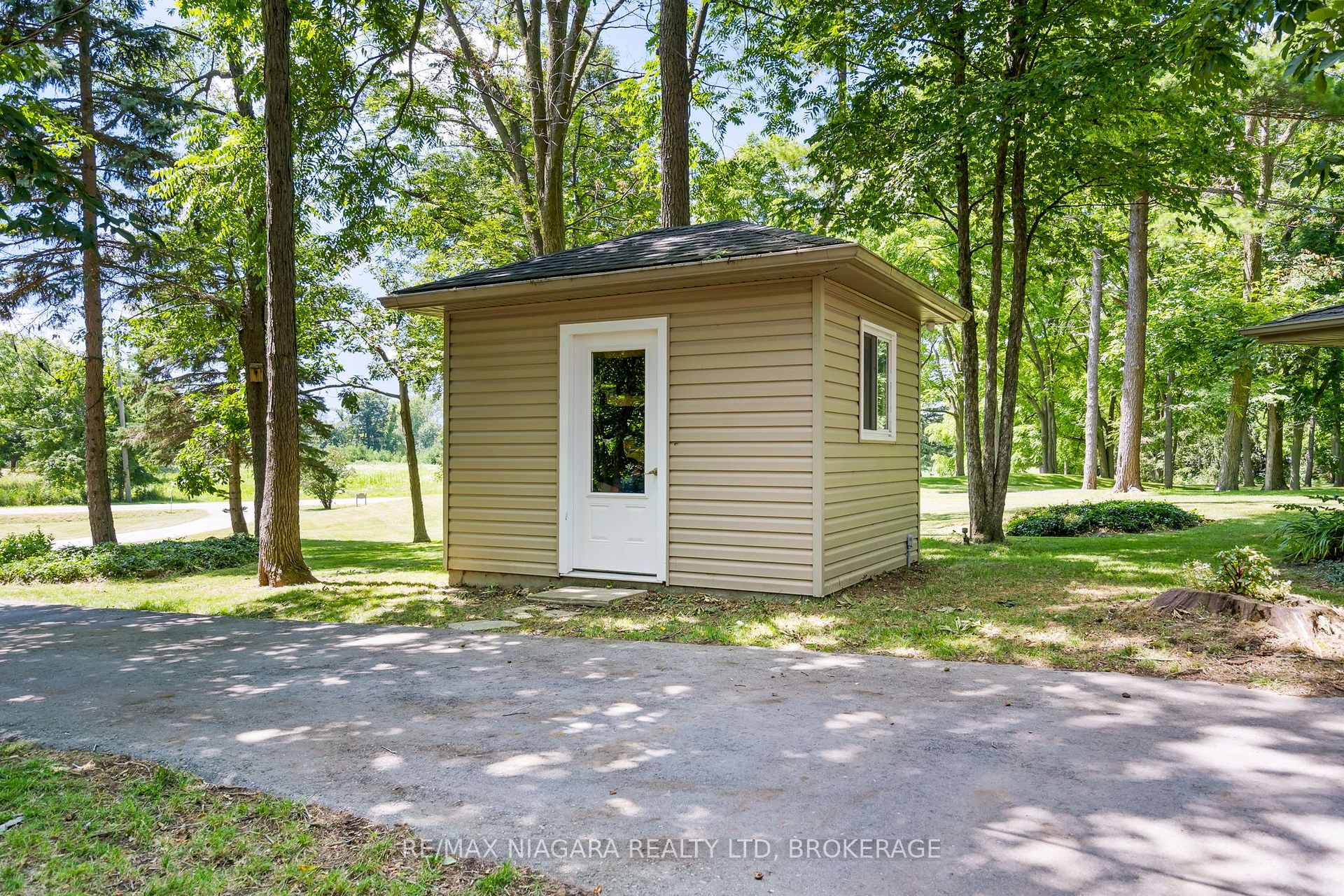 Photo 28 of 429 Ridge Road E, Grimsby, Grimsby Escarpment — HOMEH