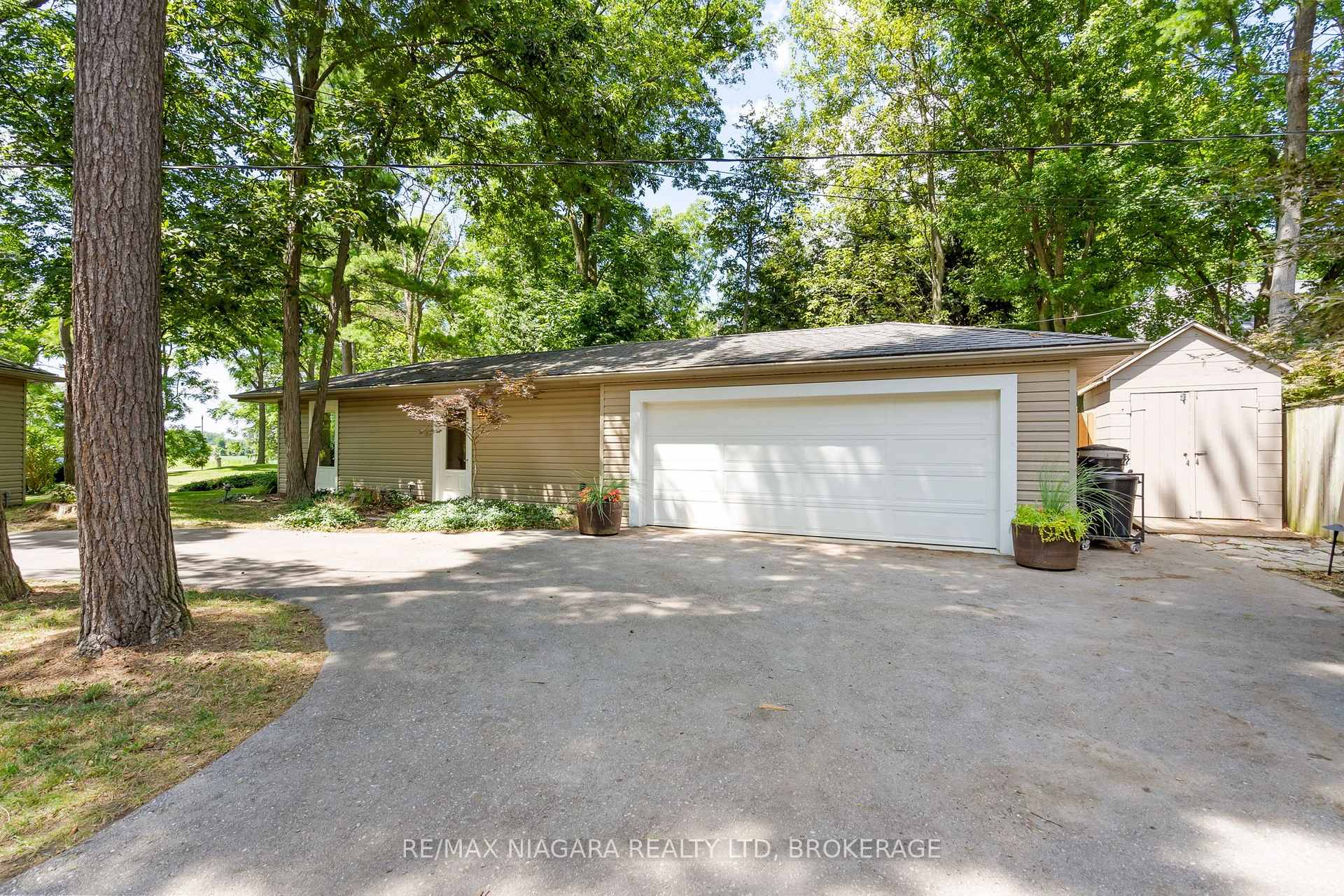 Photo 46 of 429 Ridge Road E, Grimsby, Grimsby Escarpment — HOMEH