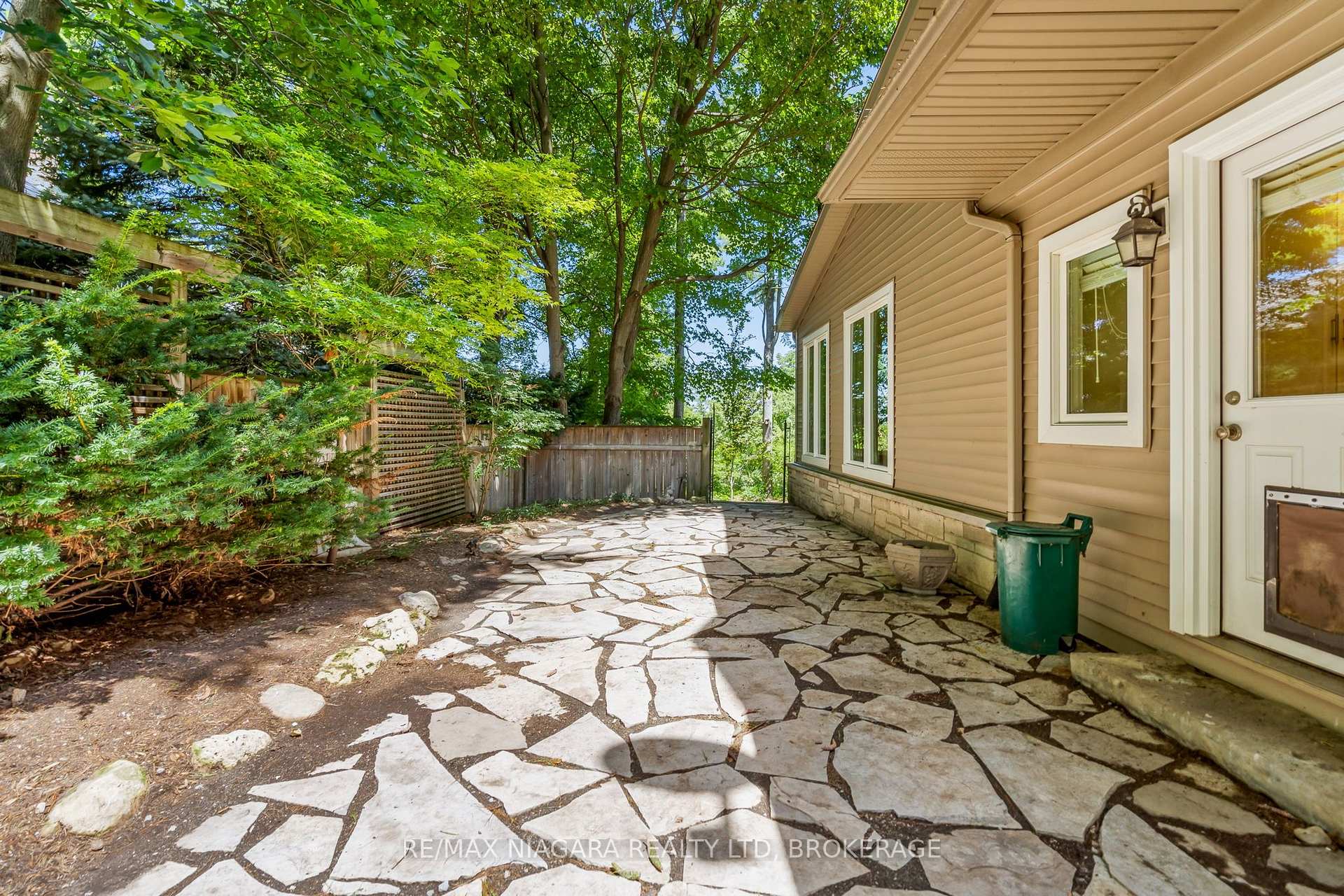 Photo 48 of 429 Ridge Road E, Grimsby, Grimsby Escarpment — HOMEH