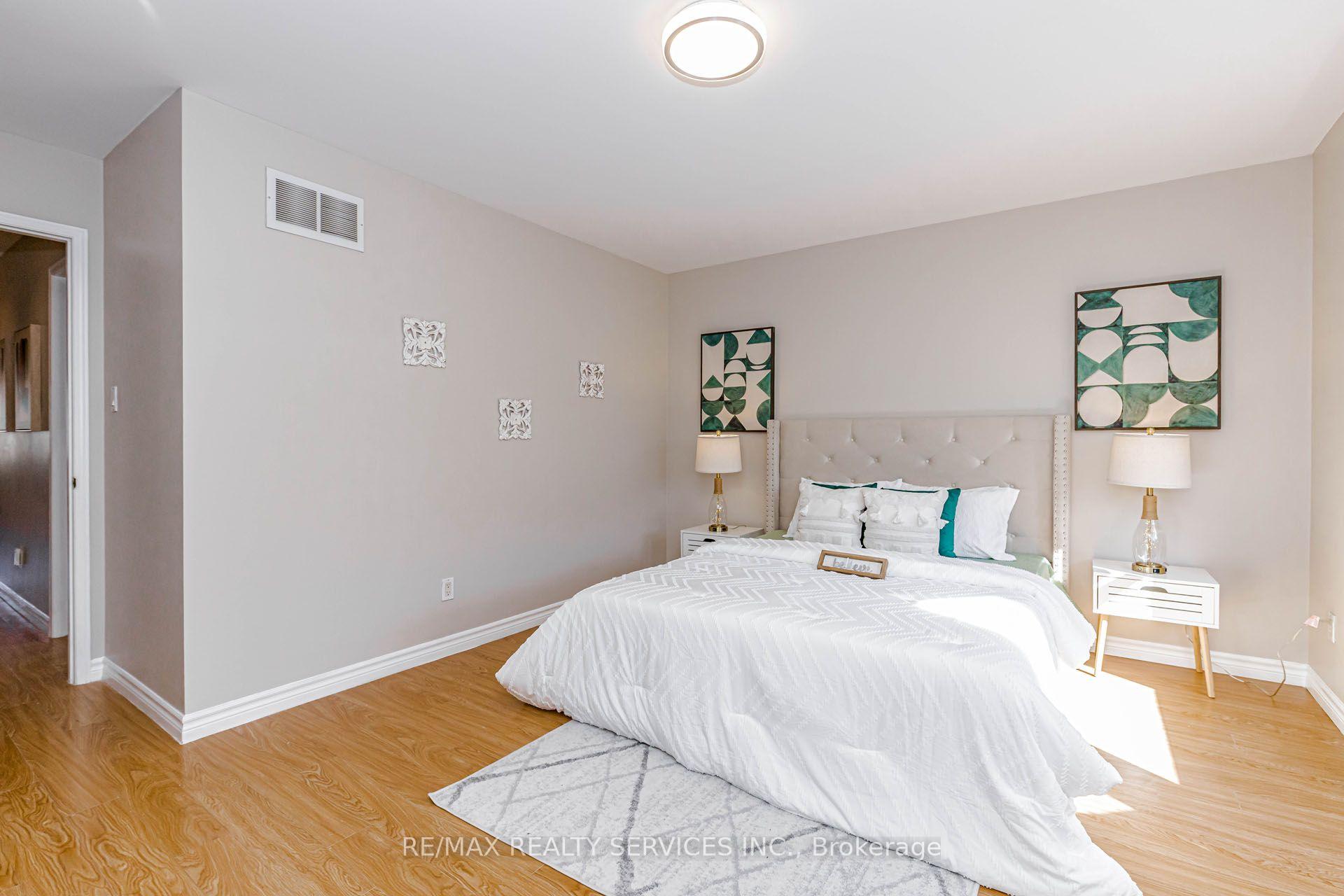 Photo 18 of 1857 Stevington Crescent, Mississauga, Meadowvale Village — HOMEH