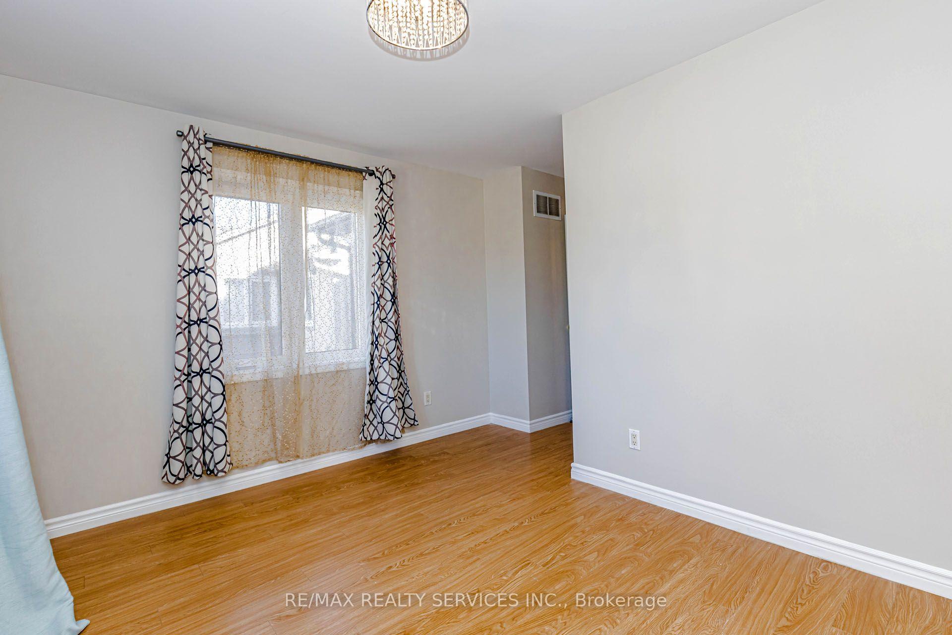 Photo 25 of 1857 Stevington Crescent, Mississauga, Meadowvale Village — HOMEH