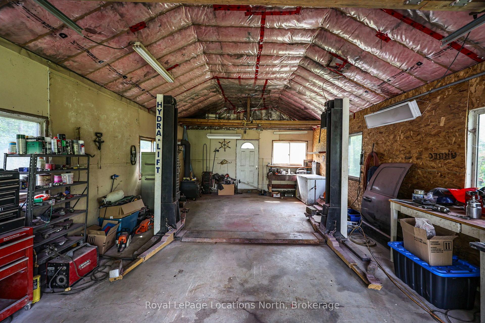 Photo 2 of 9031 Beachwood Road, Wasaga Beach — HOMEH
