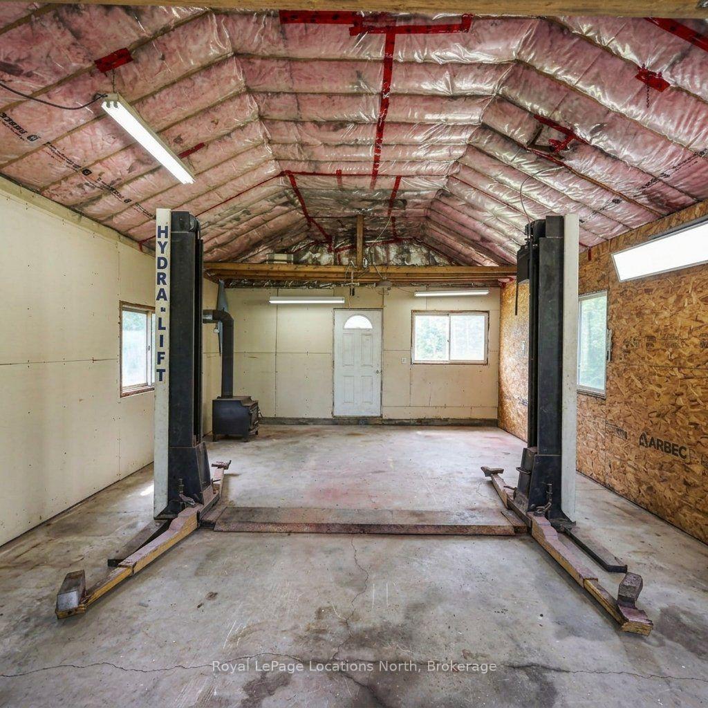 Photo 3 of 9031 Beachwood Road, Wasaga Beach — HOMEH
