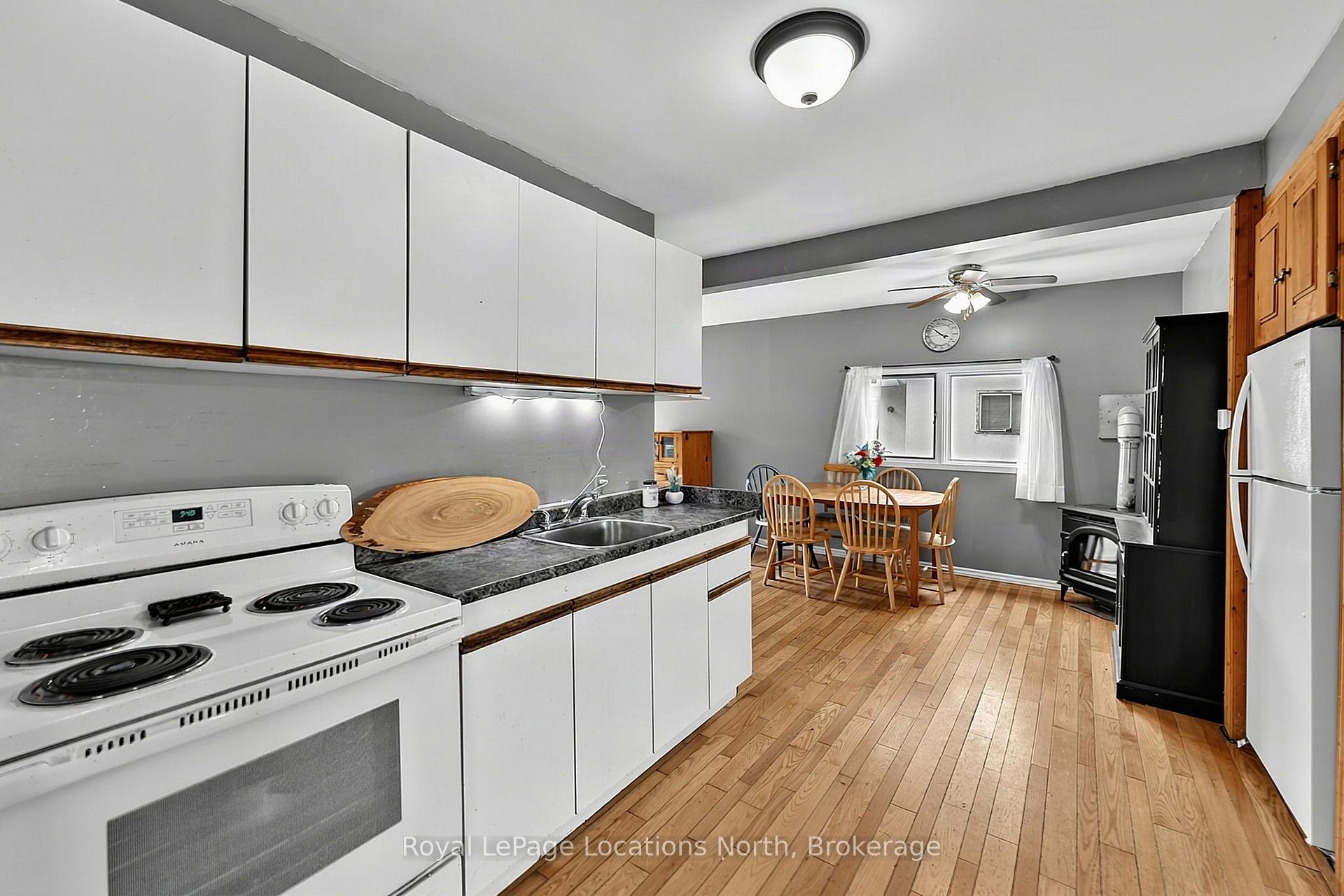 Photo 6 of 9031 Beachwood Road, Wasaga Beach — HOMEH