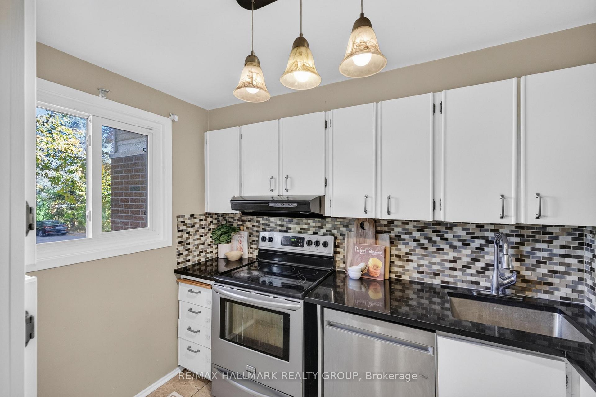 Photo 12 of 6350 Bilberry Drive, Ottawa, Orleans Wood — HOMEH