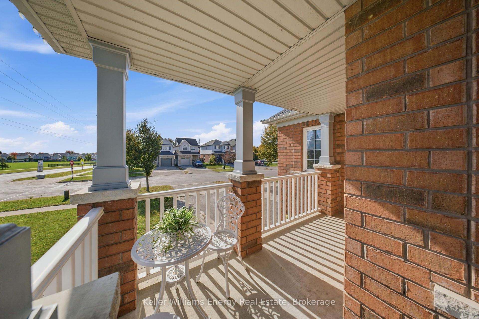Photo 3 of 258 Bons Avenue, Clarington, Bowmanville — HOMEH