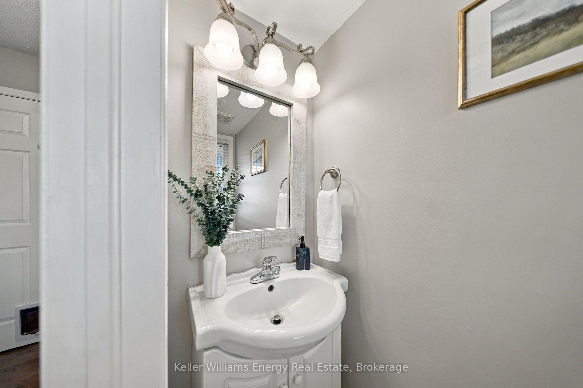Photo 5 of 258 Bons Avenue, Clarington, Bowmanville — HOMEH