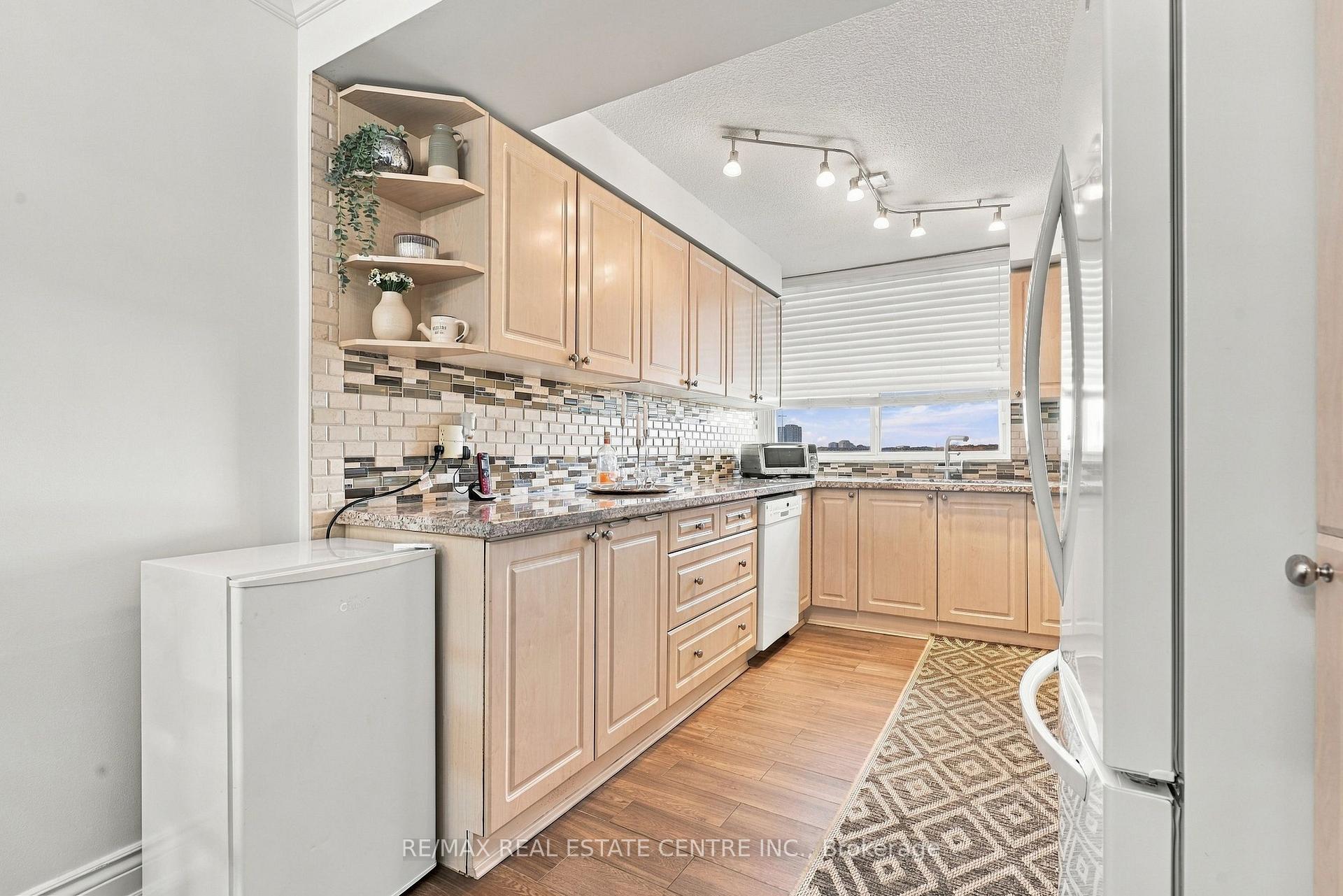 Photo 8 of Unit 1110, 355 Rathburn Road E, Mississauga, Rathwood — HOMEH