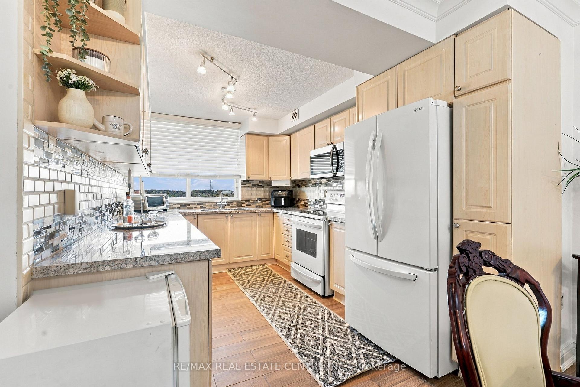 Photo 9 of Unit 1110, 355 Rathburn Road E, Mississauga, Rathwood — HOMEH