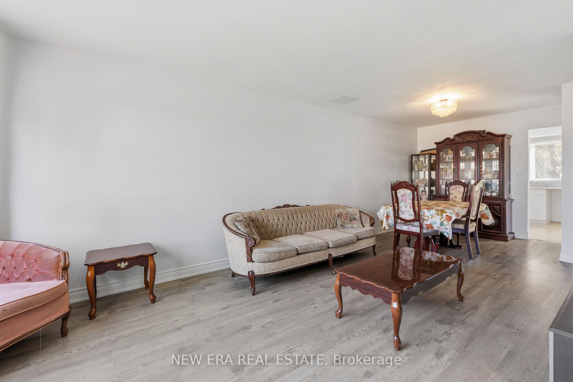 Photo 5 of 7306 Sills Road, Mississauga, Malton — HOMEH