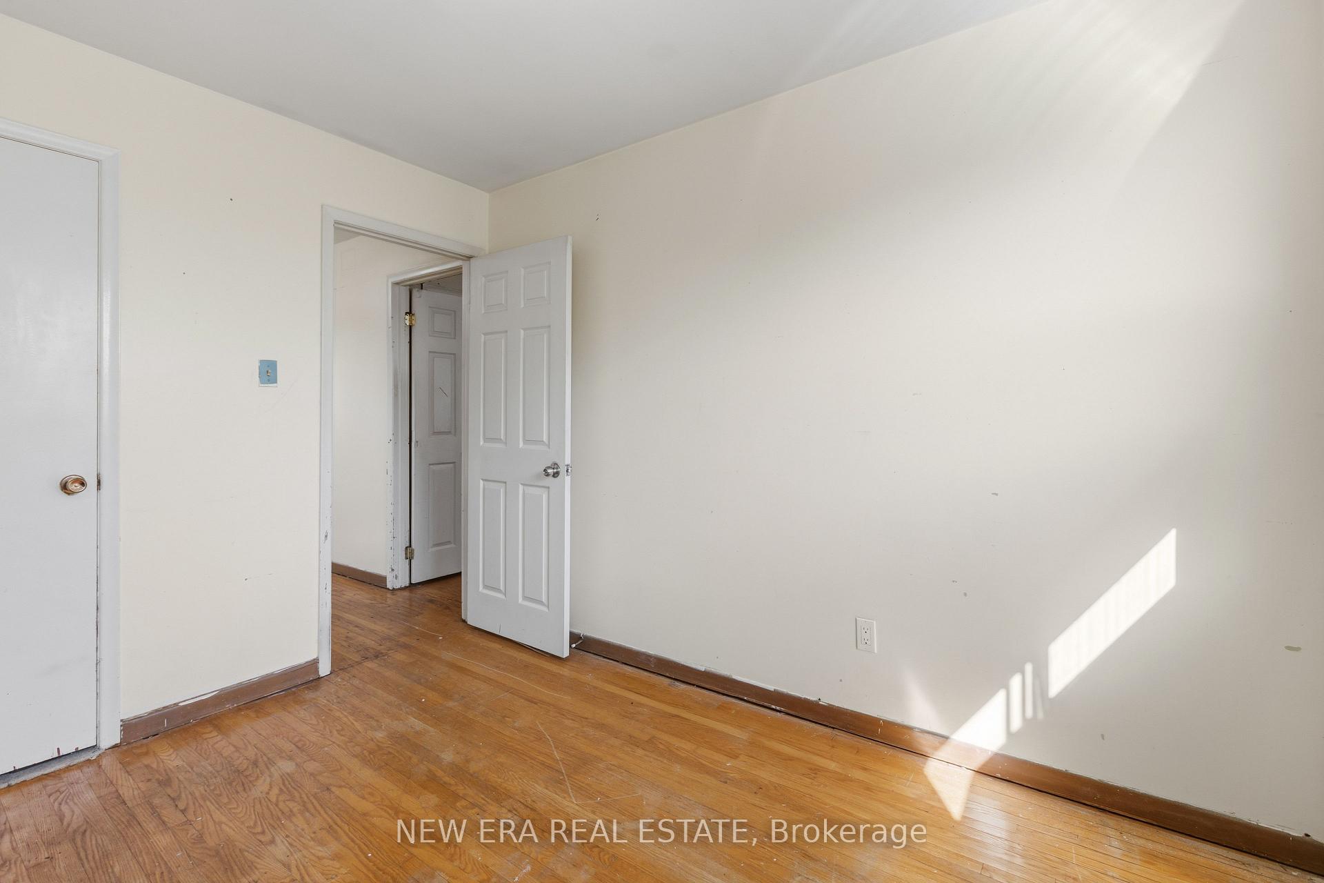 Photo 22 of 7306 Sills Road, Mississauga, Malton — HOMEH
