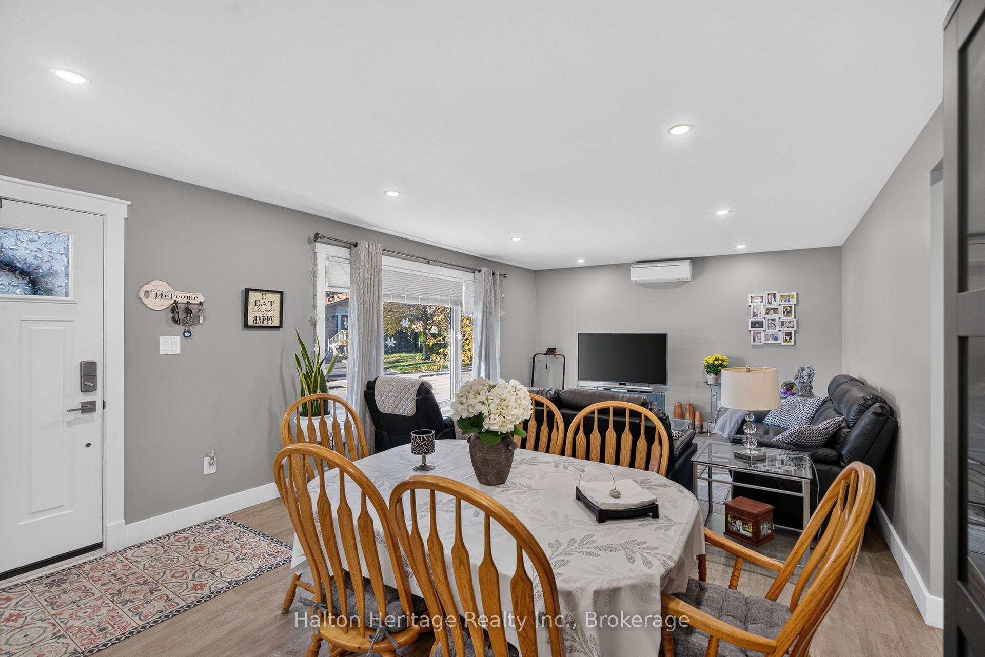 Photo 3 of 841 Tenth Avenue, Hamilton, Hampton Heights — HOMEH