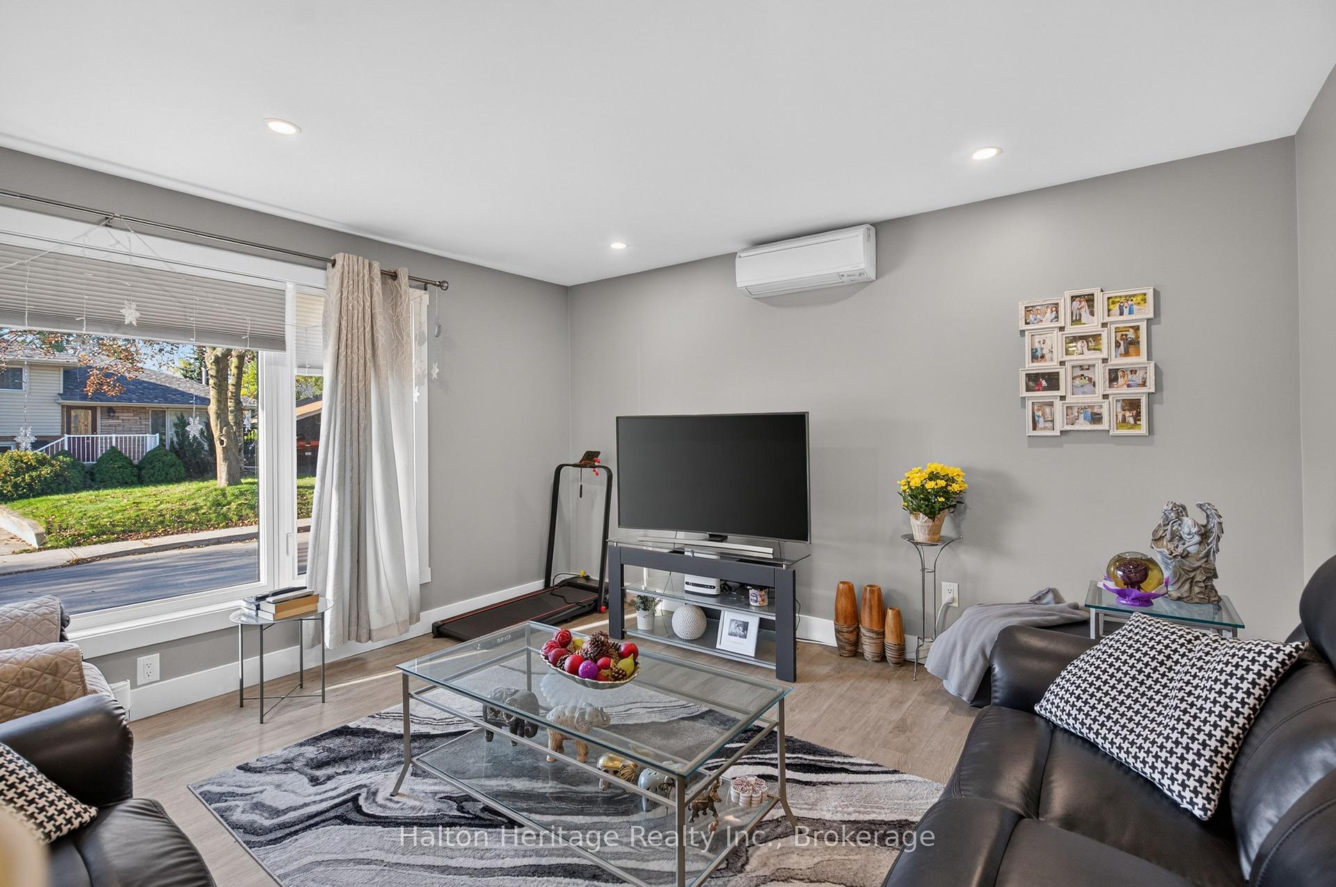 Photo 4 of 841 Tenth Avenue, Hamilton, Hampton Heights — HOMEH