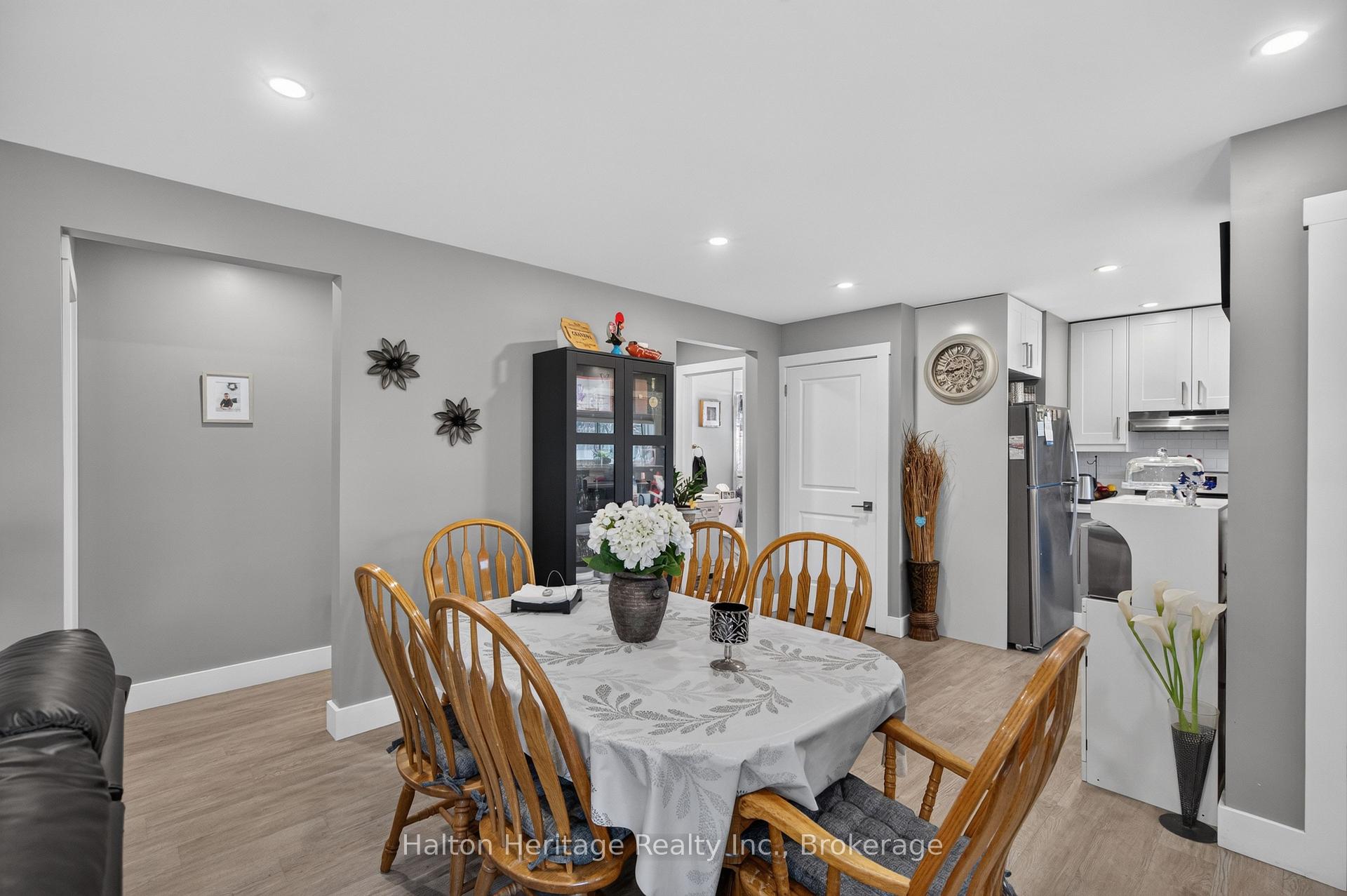 Photo 7 of 841 Tenth Avenue, Hamilton, Hampton Heights — HOMEH