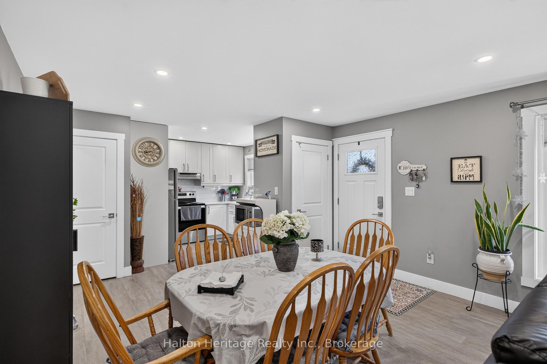 Photo 8 of 841 Tenth Avenue, Hamilton, Hampton Heights — HOMEH