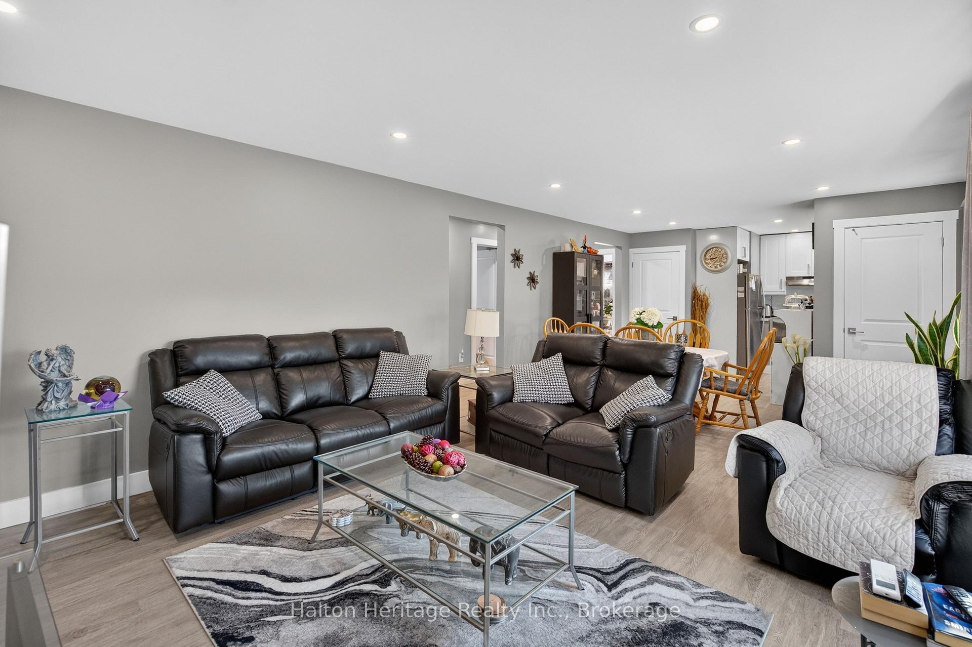 Photo 9 of 841 Tenth Avenue, Hamilton, Hampton Heights — HOMEH