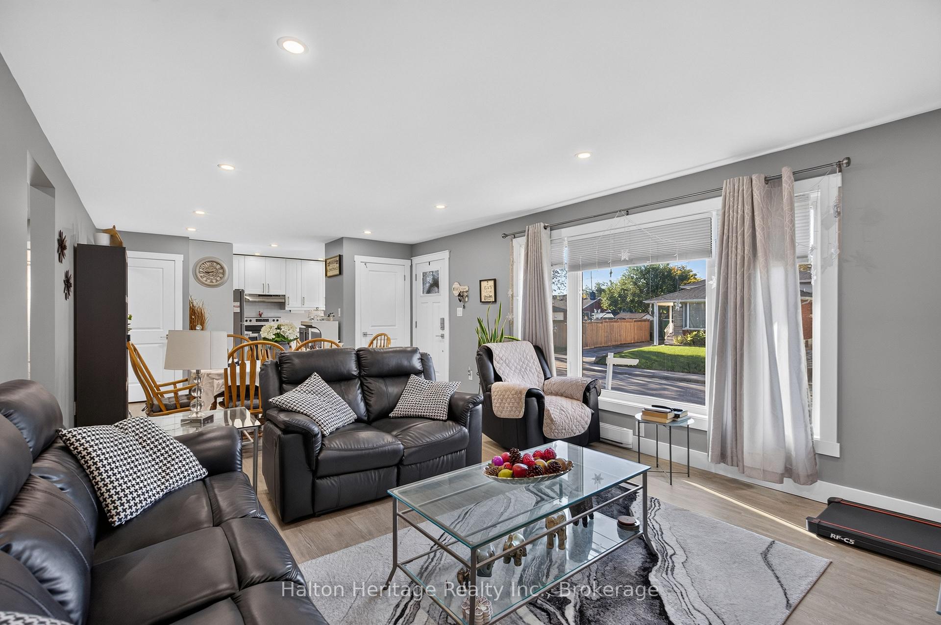 Photo 10 of 841 Tenth Avenue, Hamilton, Hampton Heights — HOMEH