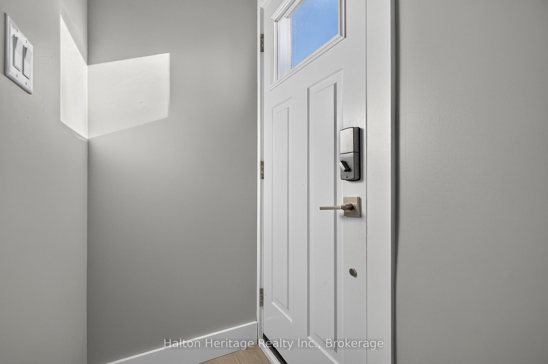 Photo 16 of 841 Tenth Avenue, Hamilton, Hampton Heights — HOMEH