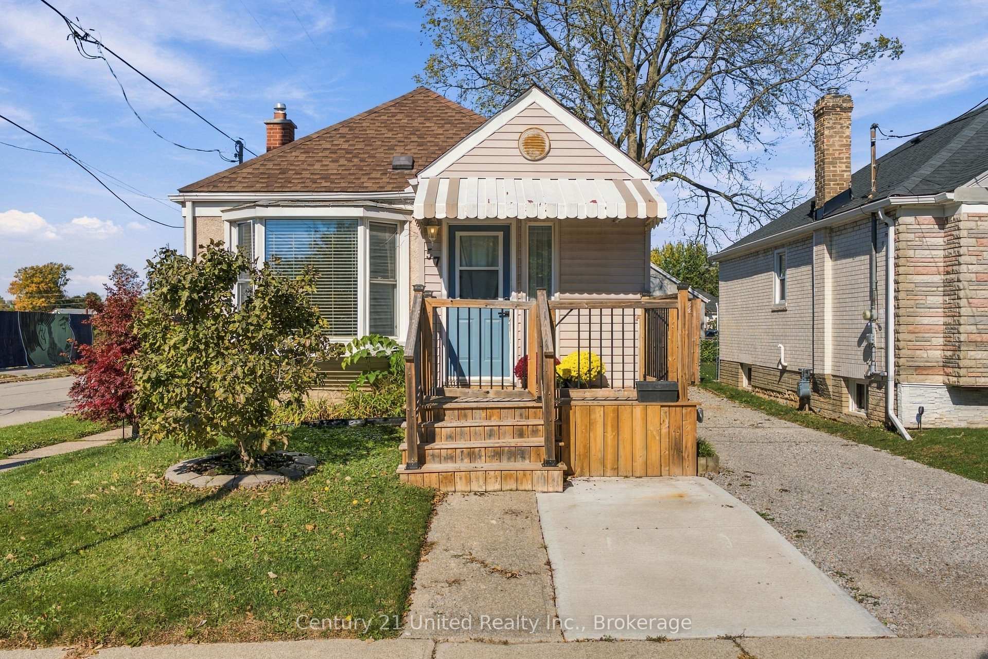 Photo 2 of 57 Sherwood Avenue, St. Catharines, Downtown — HOMEH