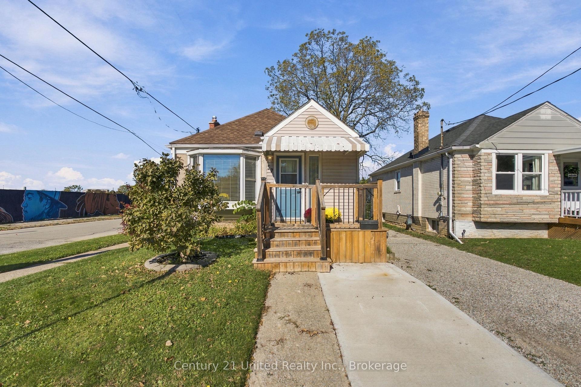 Photo 3 of 57 Sherwood Avenue, St. Catharines, Downtown — HOMEH