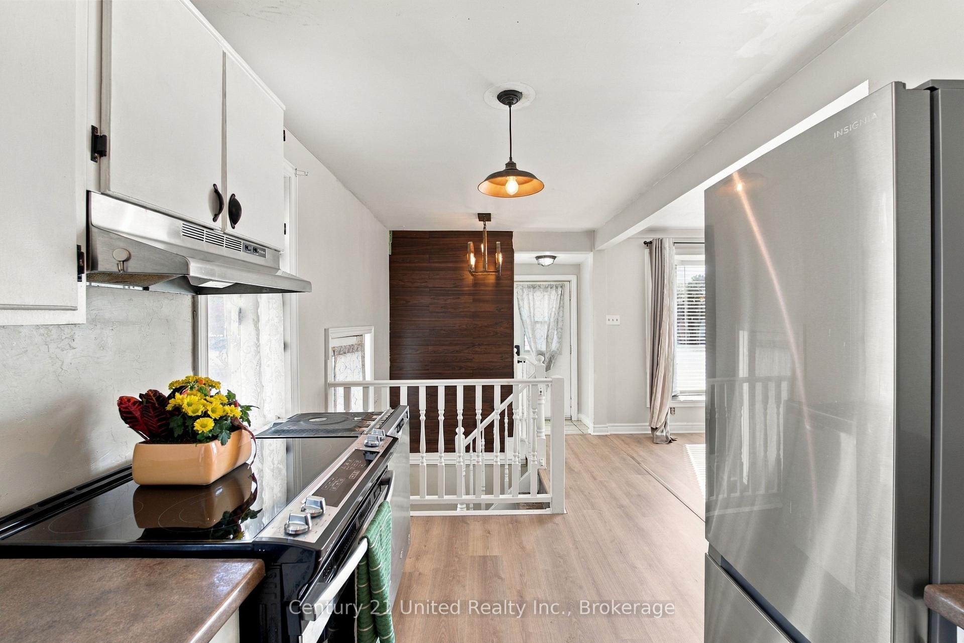 Photo 6 of 57 Sherwood Avenue, St. Catharines, Downtown — HOMEH
