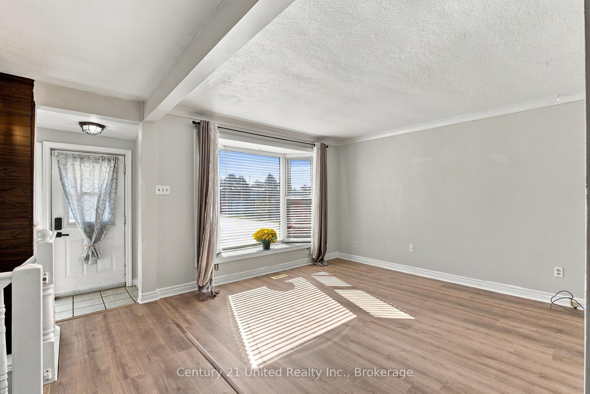 Photo 7 of 57 Sherwood Avenue, St. Catharines, Downtown — HOMEH