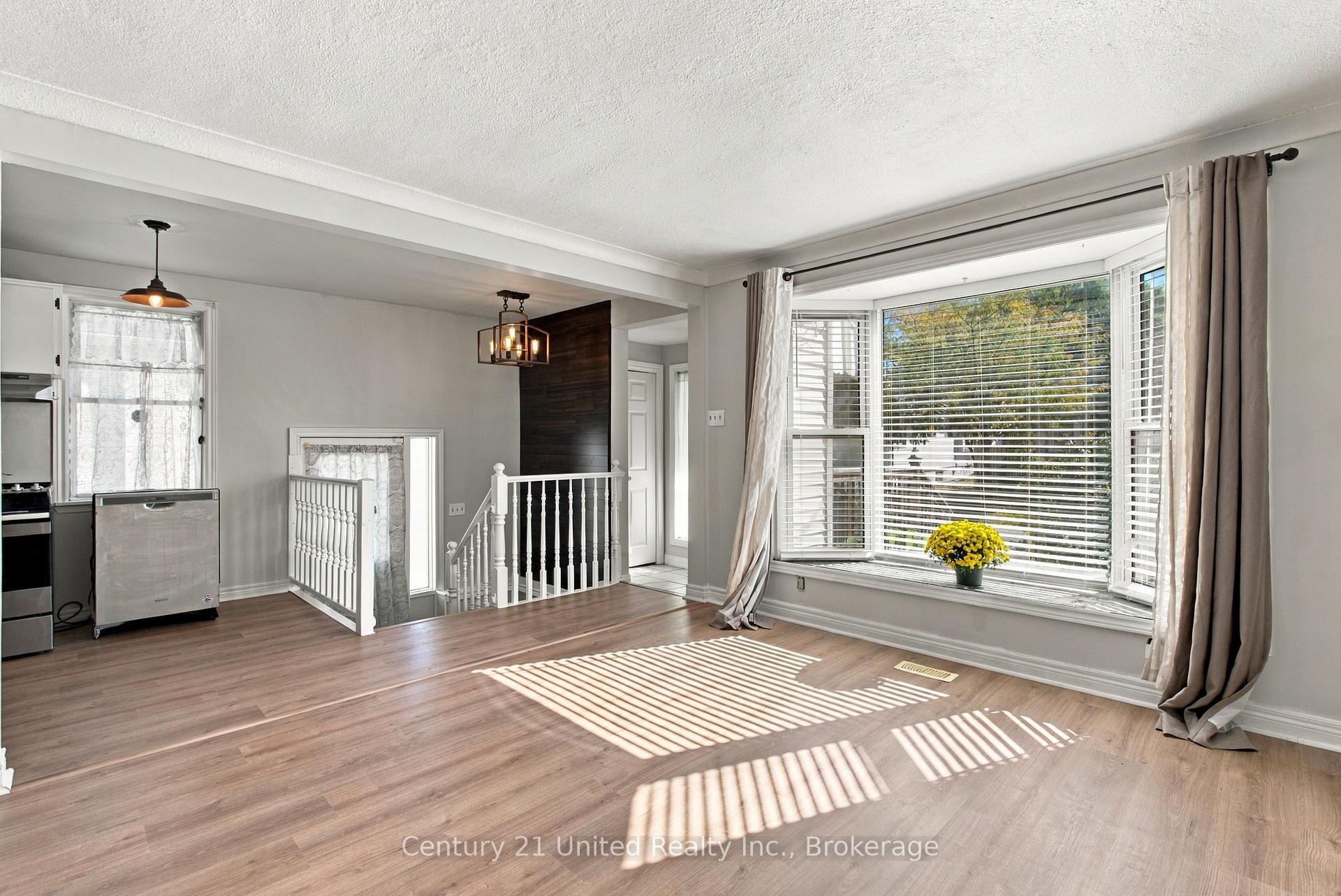 Photo 9 of 57 Sherwood Avenue, St. Catharines, Downtown — HOMEH