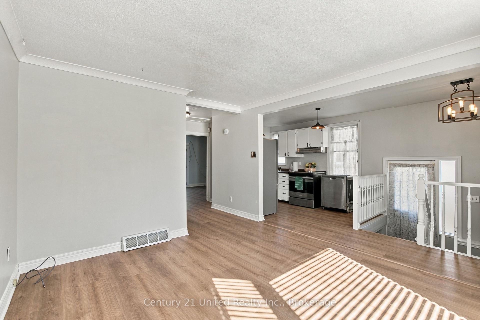 Photo 10 of 57 Sherwood Avenue, St. Catharines, Downtown — HOMEH