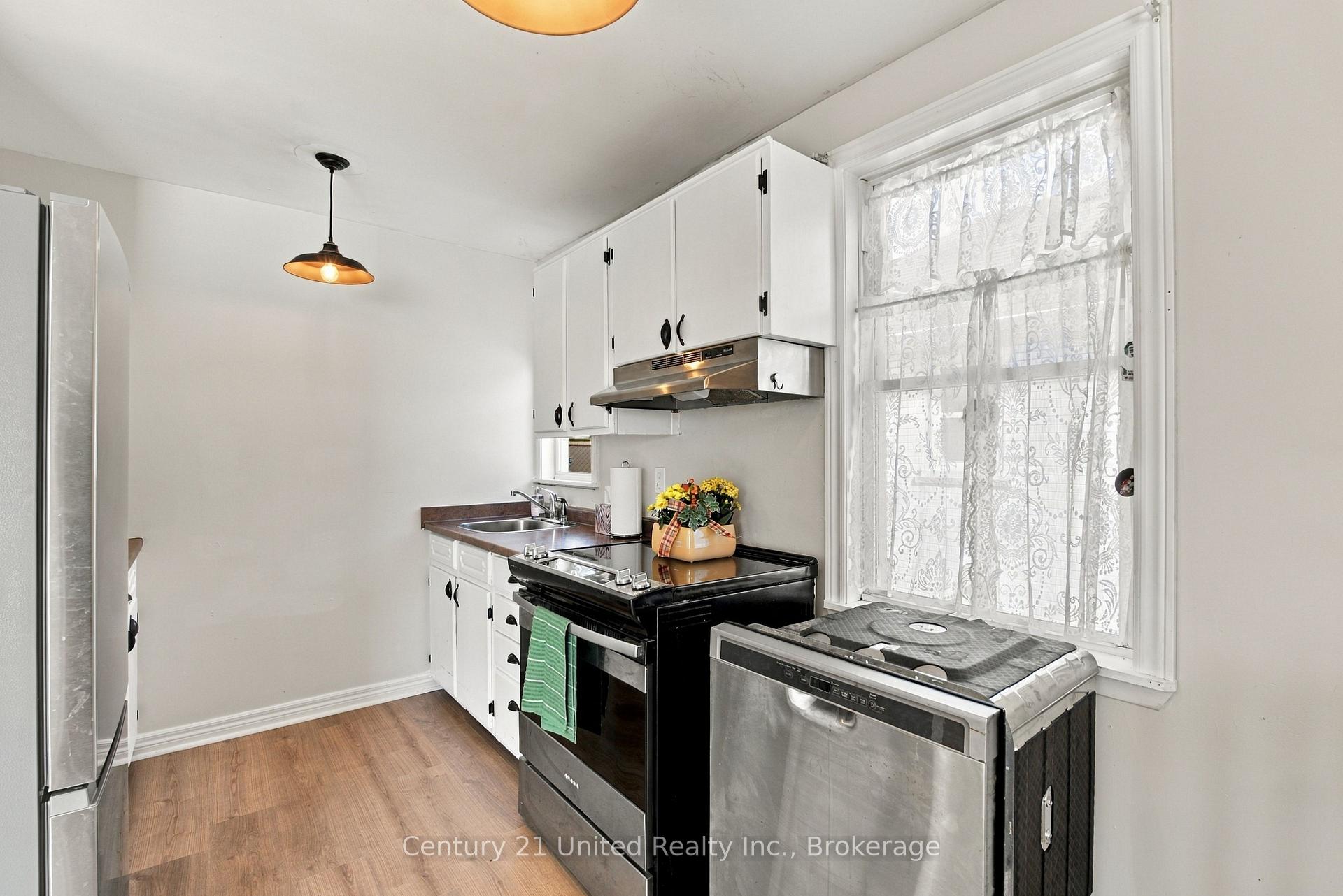 Photo 11 of 57 Sherwood Avenue, St. Catharines, Downtown — HOMEH